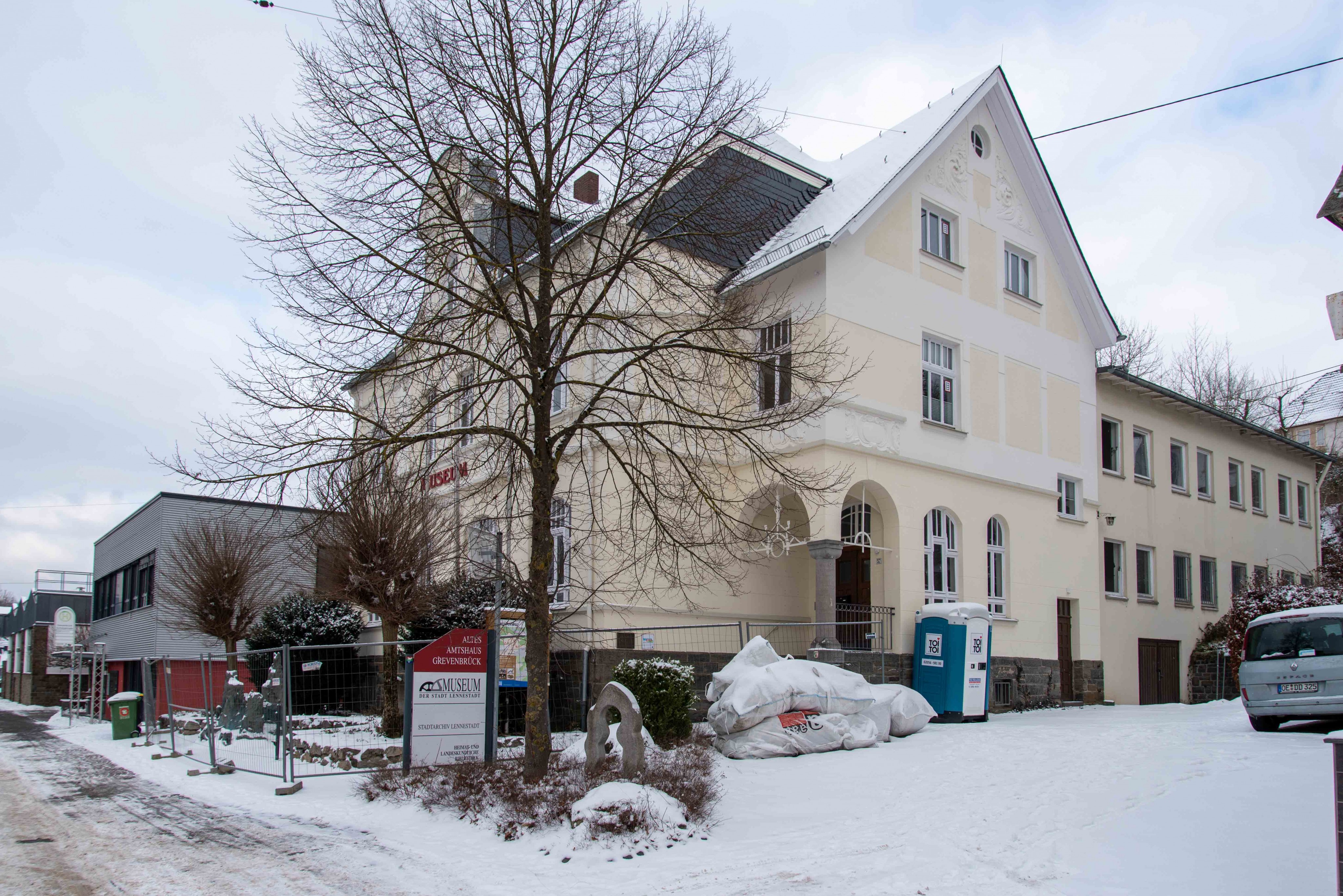 Die Stadt Lennestadt investiert knapp zwei Millionen Euro in die Sanierung des Alten Amtshauses in Grevenbrück. 60 Prozent der geplanten Kosten werden durch Fördermittel getragen. von Nils Dinkel