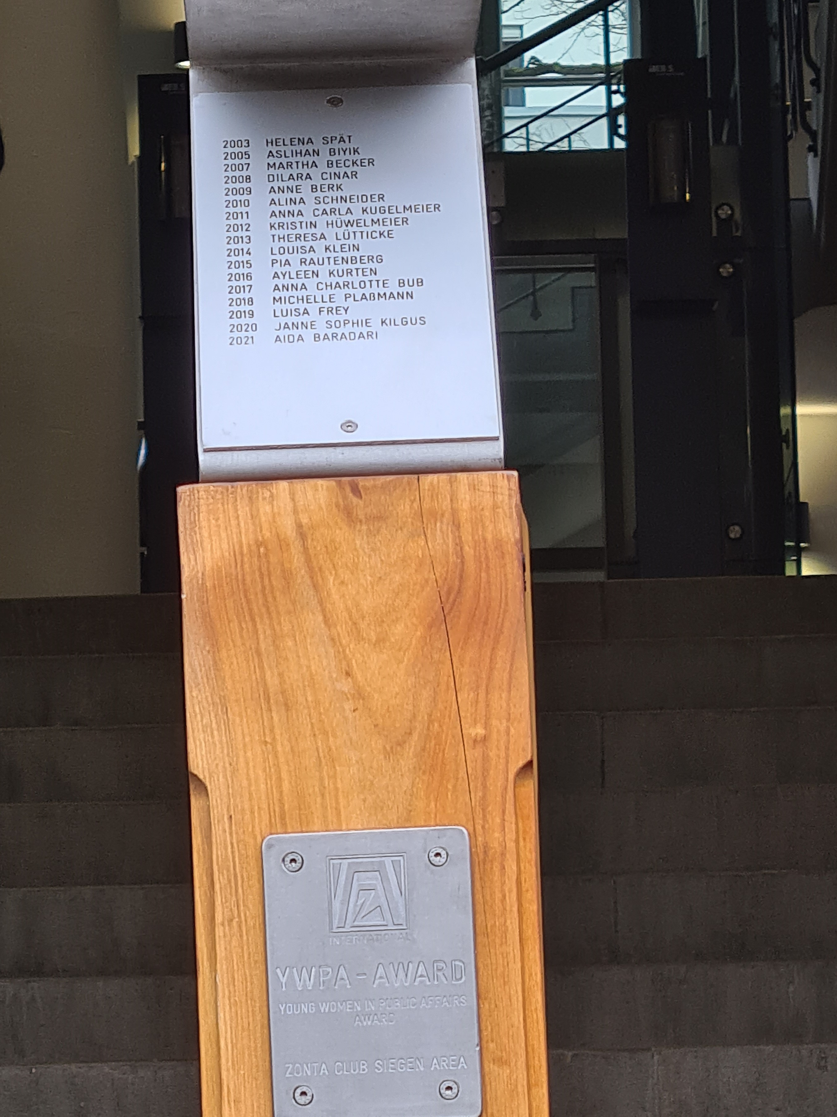 Der Preis des Zonta-Clubs International wurde seit dem Jahr 2003 auch an 17 junge Frauen aus den Kreisen Siegen/Wittgenstein/Olpe vergeben.  von Nicole Voss