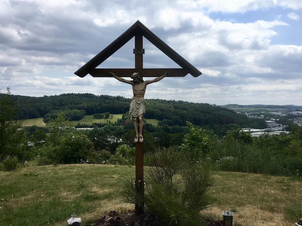 Das Kebbekus-Kreuz in Rüblinghausen vor der Zerstörung. von PV Olpe