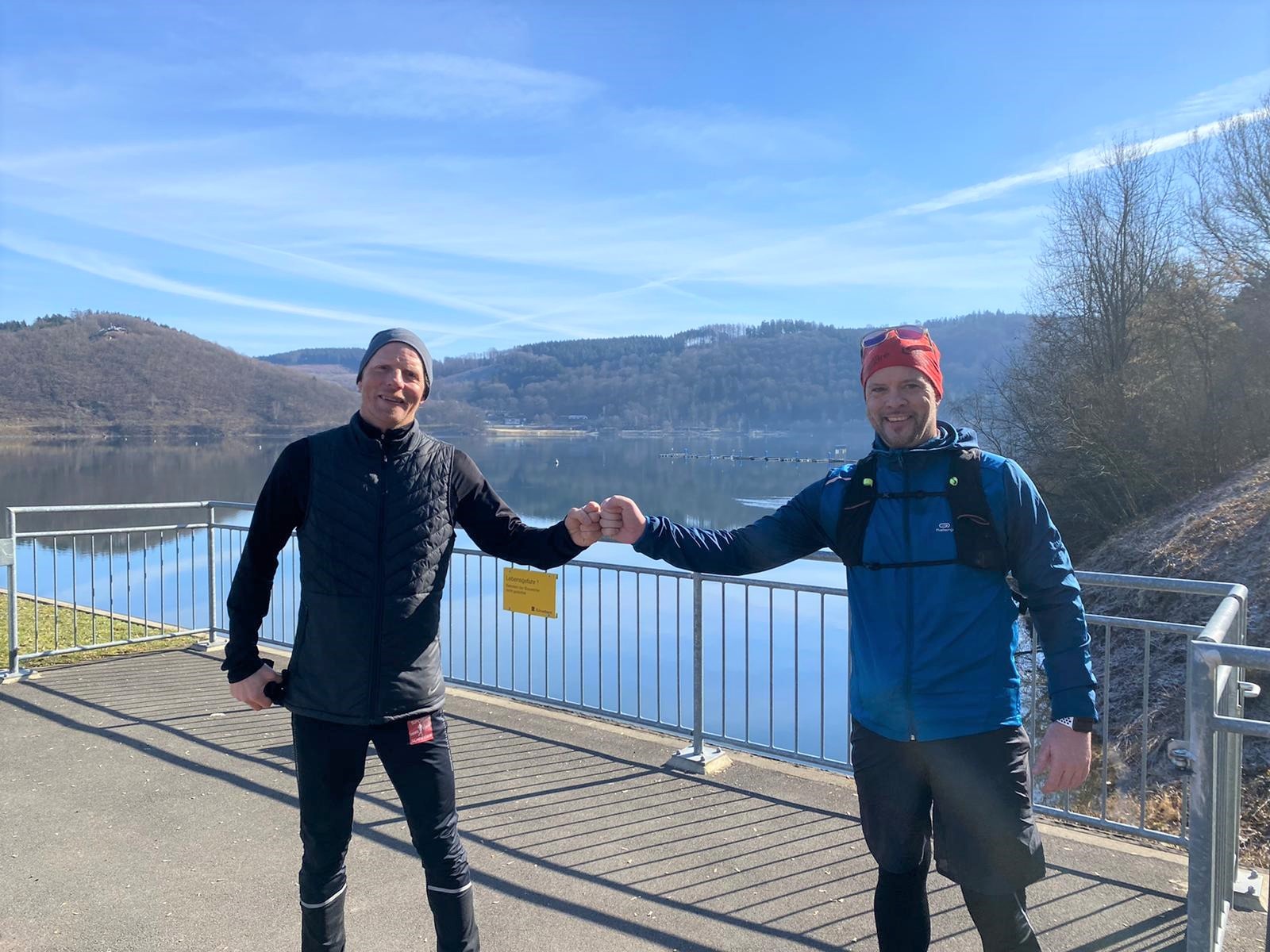 Jörg Heiner (l.) und Björn Picker vor dem Start zu einem der Läufe um den Biggesee. von privat