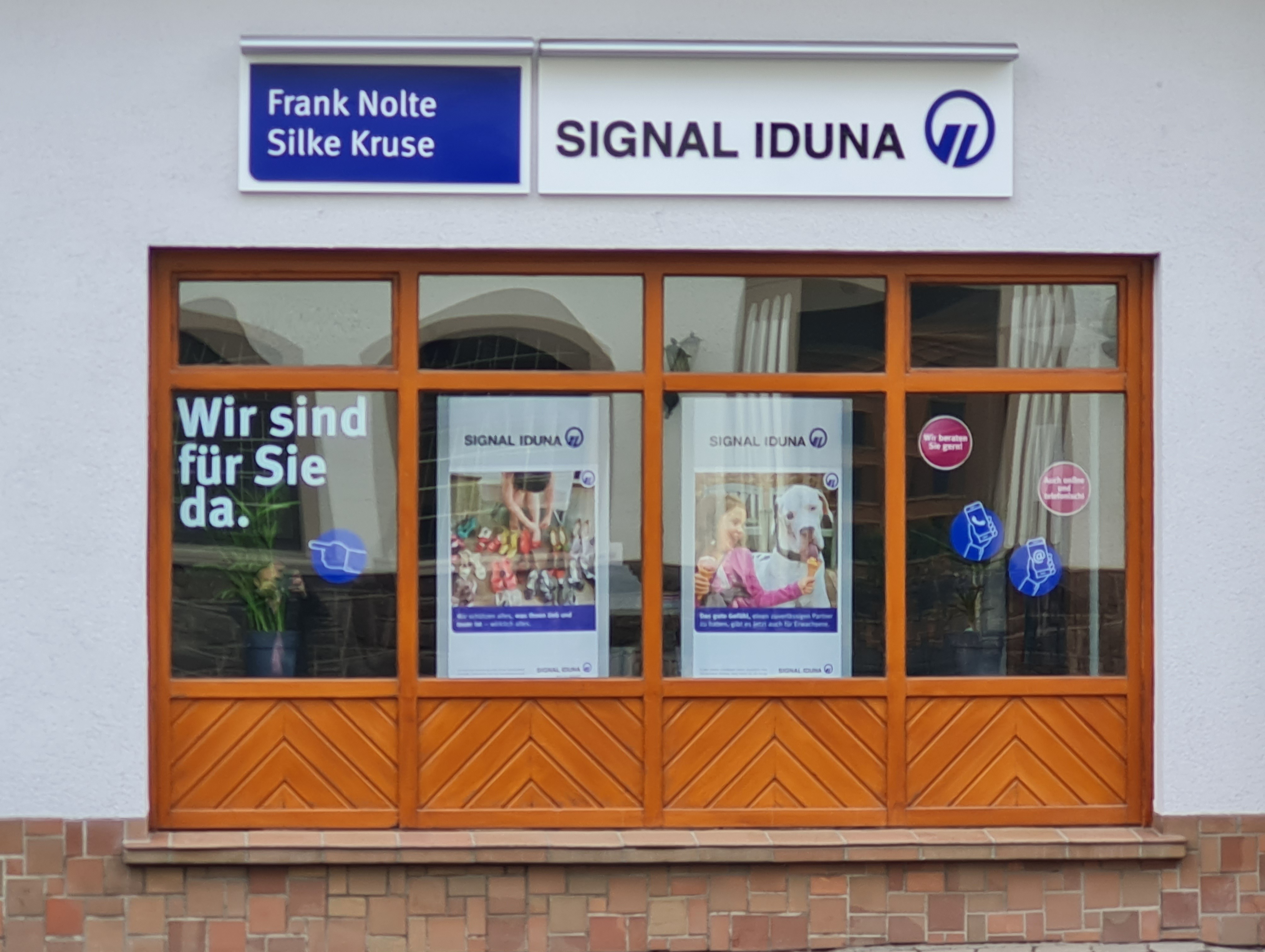 An der Würdinghauser Straße eröffnet Frank Nolte zusammen mit Silke Kruse einen weiteren Signal Iduna-Standort.  von privat