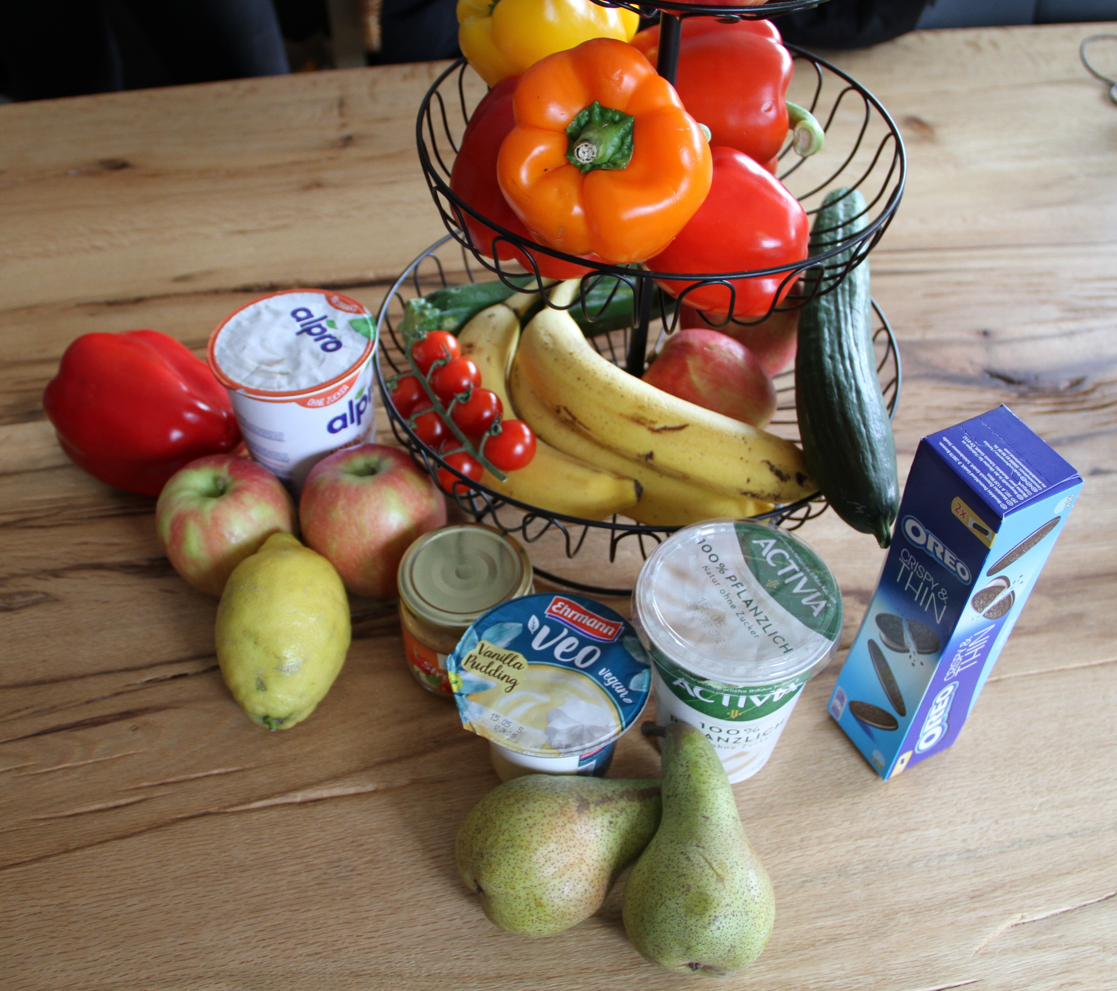 Obst, Gemüse, vegane Produkte aus dem Bio-Laden oder dem Supermarkt: Vegane Ernährung kann gesund sein, muss sie aber nicht, weiß Leonie. von Kerstin Sauer