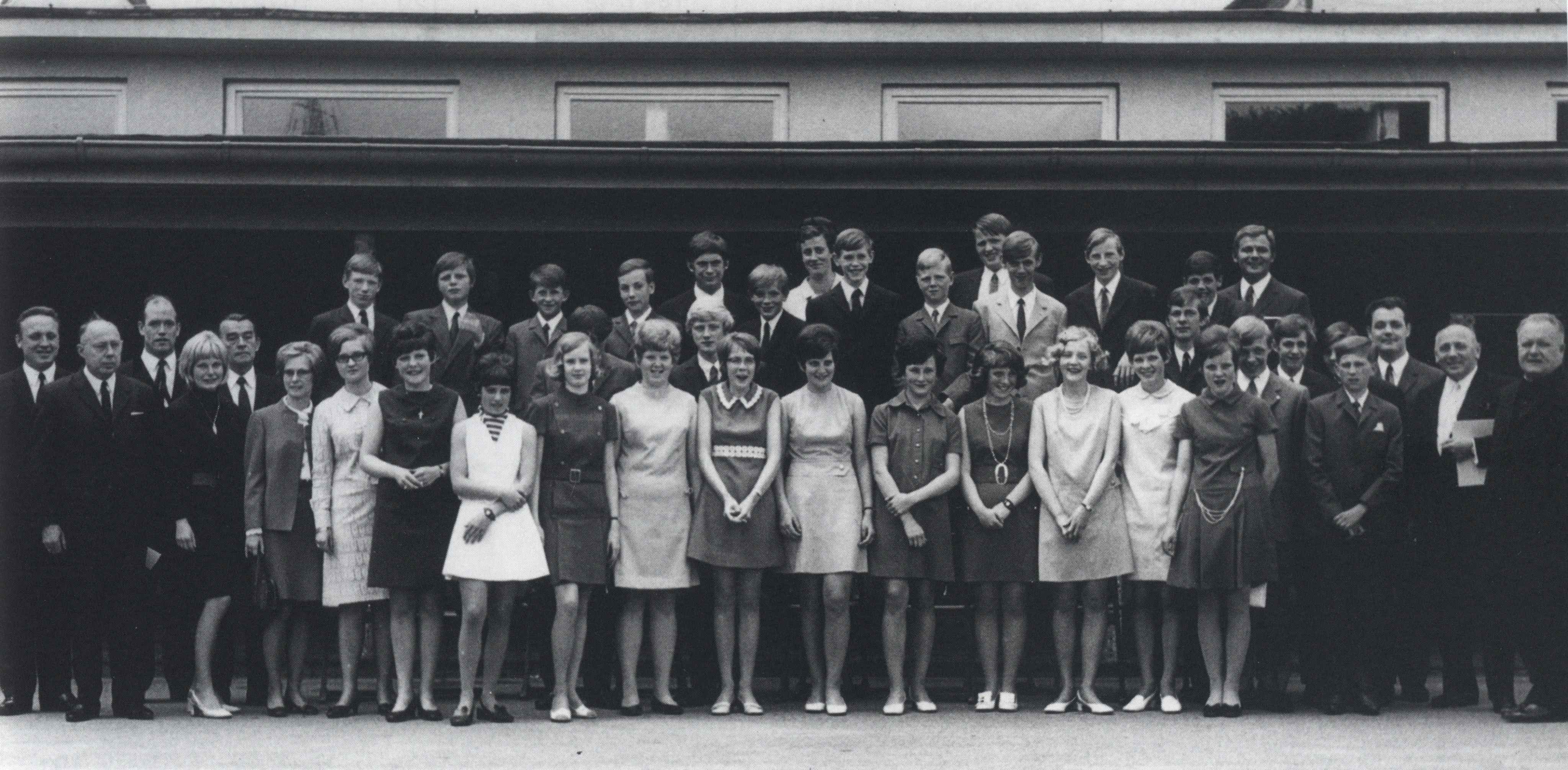 Lange ist es her: der Abschlussjahrgang 1969 der Hauptschule Helden. von privat