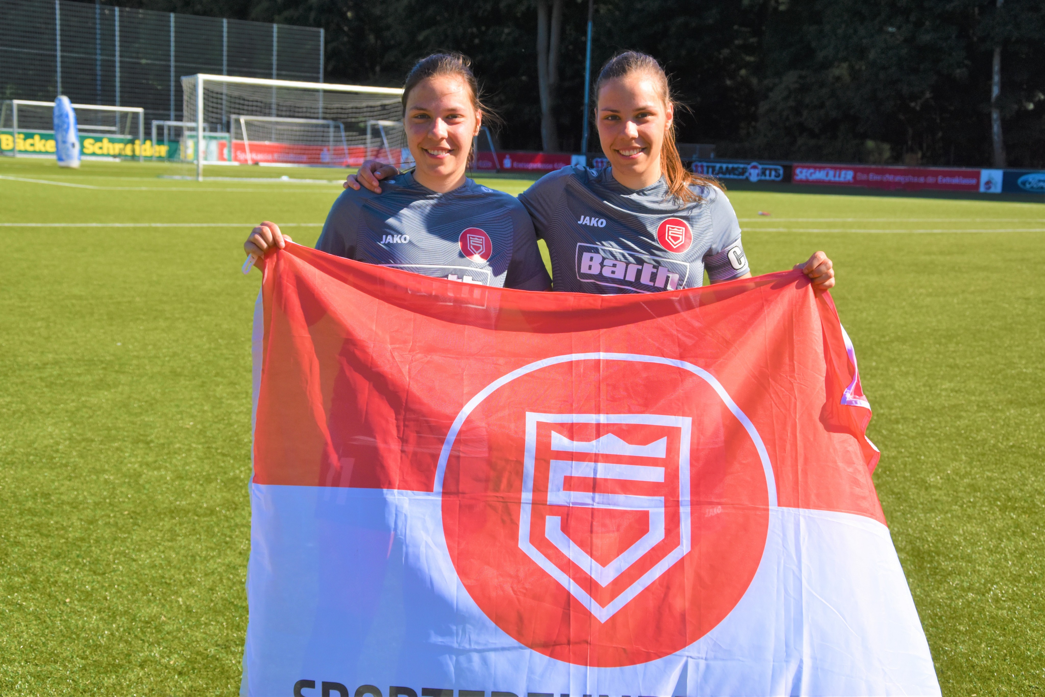 Die beiden Zwillinge, Pauline und Lotta Rühting, bringen Bundesliga-Erfahrung auf den Platz mit. von privat