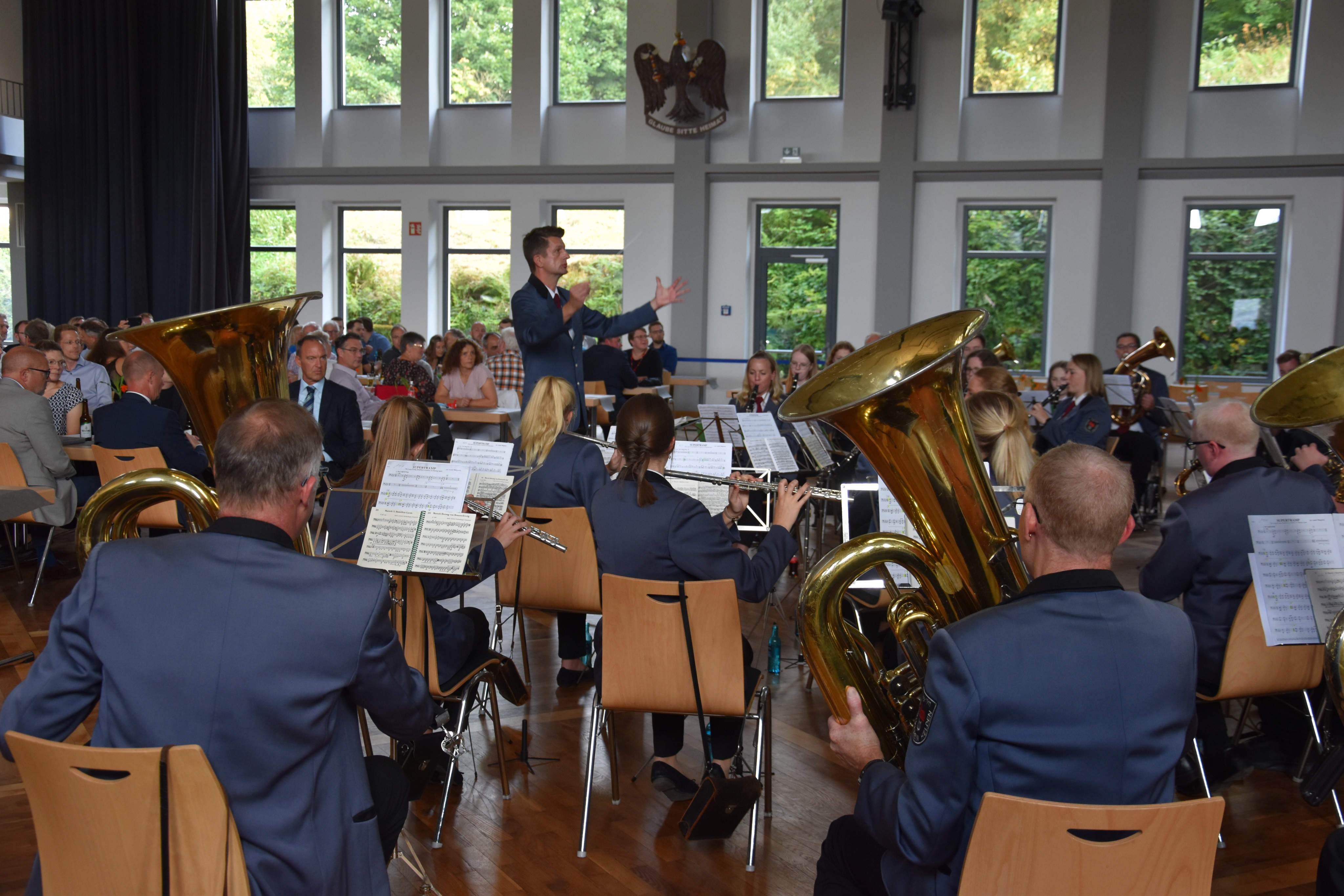 Der Musikverein Helden, unter Leitung von Christian Schlösser sorgte für die musikalische Unterhaltung. von Nicole Voss