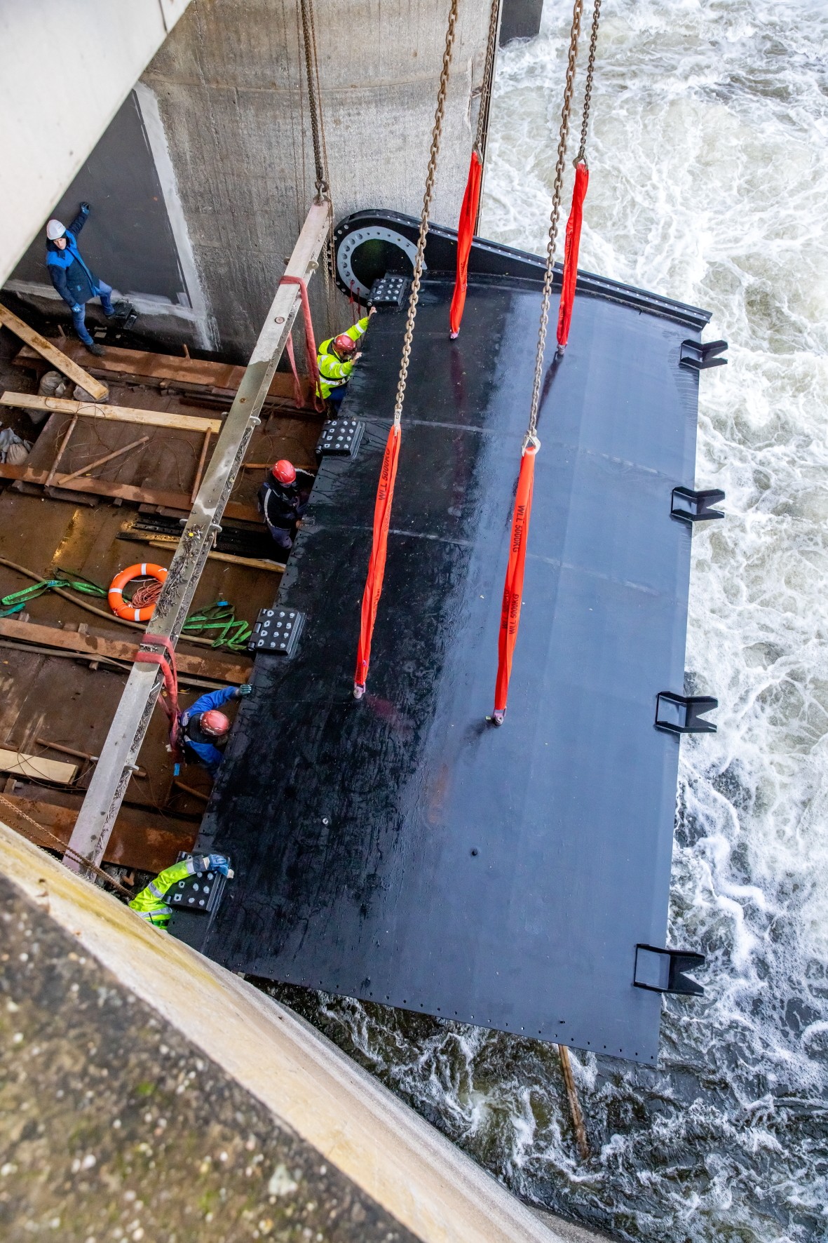 In einem mehrwöchigen Probebetrieb wird die Klappe justiert. von privat