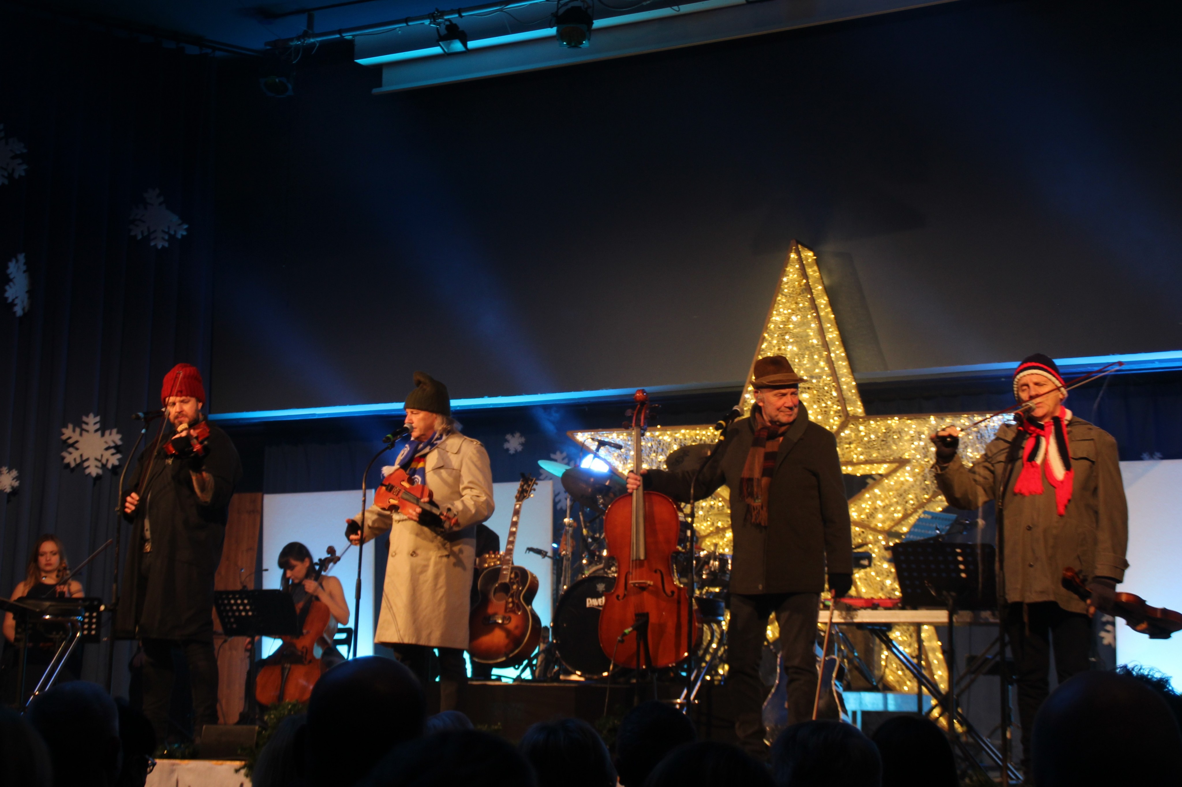 Auch vor zwei Jahren begeisterten die Paveier mit ihrer weihnachtlichen Konzertreihe in der Gesamtschule Wenden. von Lorena Klein