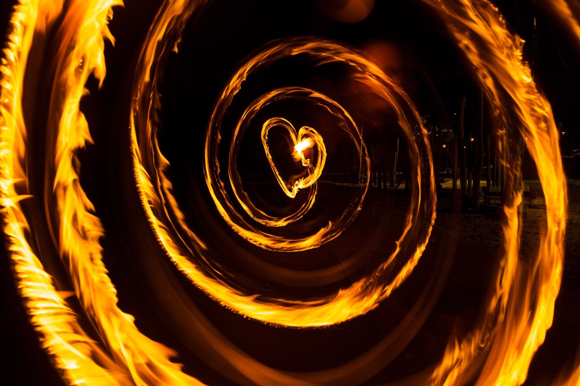 Das Auge ist gefesselt von dem beeindruckenden Lichtspiel. von Gerrit Cramer