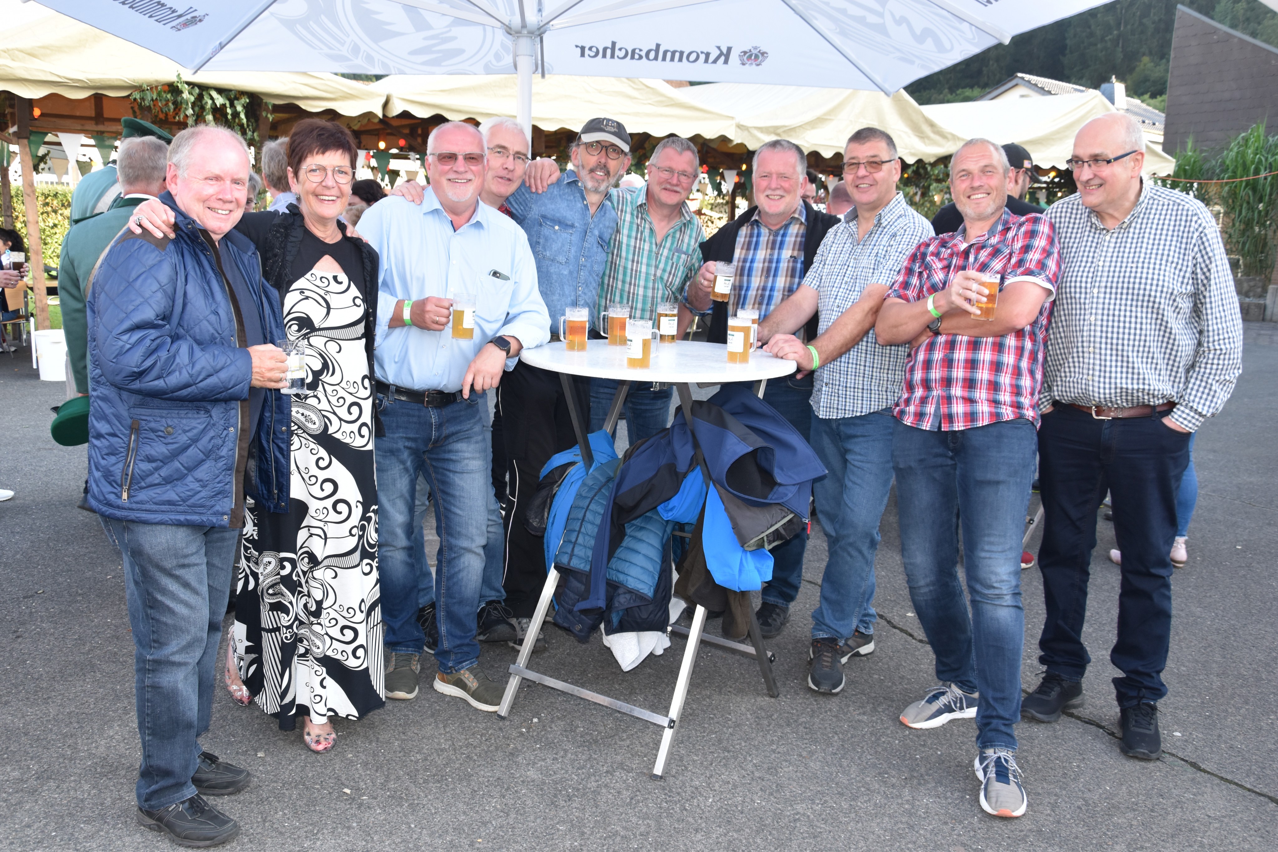 Fliegenkirmes in Bamenohl: Der Schützenverein hat es gewagt und auch die auswärtigen Gäste hatten Spaß dabei. von Nicole Voss