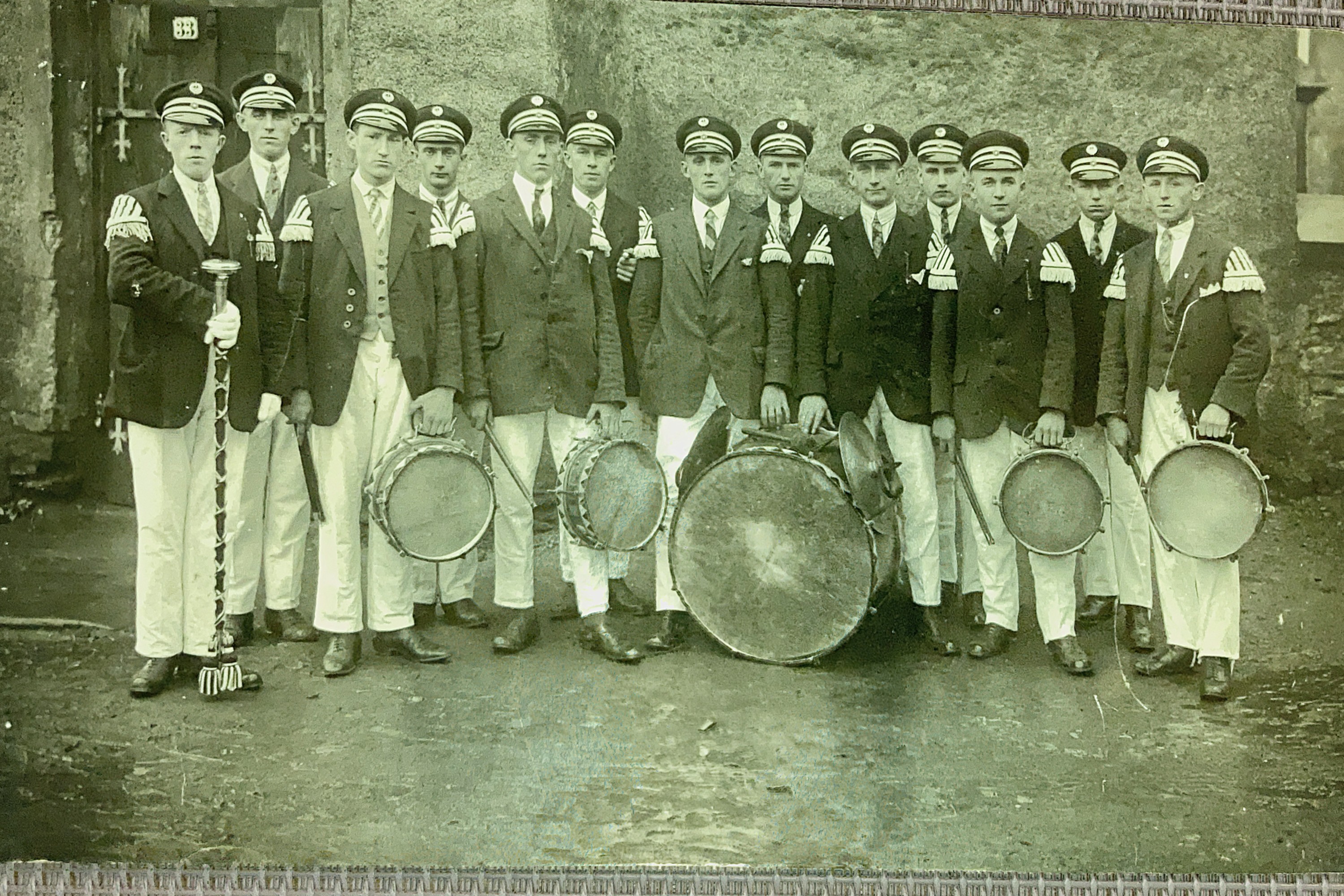 14 Oberelsper gründeten 1921 das Tambourcorps. Hier ein Foto aus dem Jahr 1925. von privat