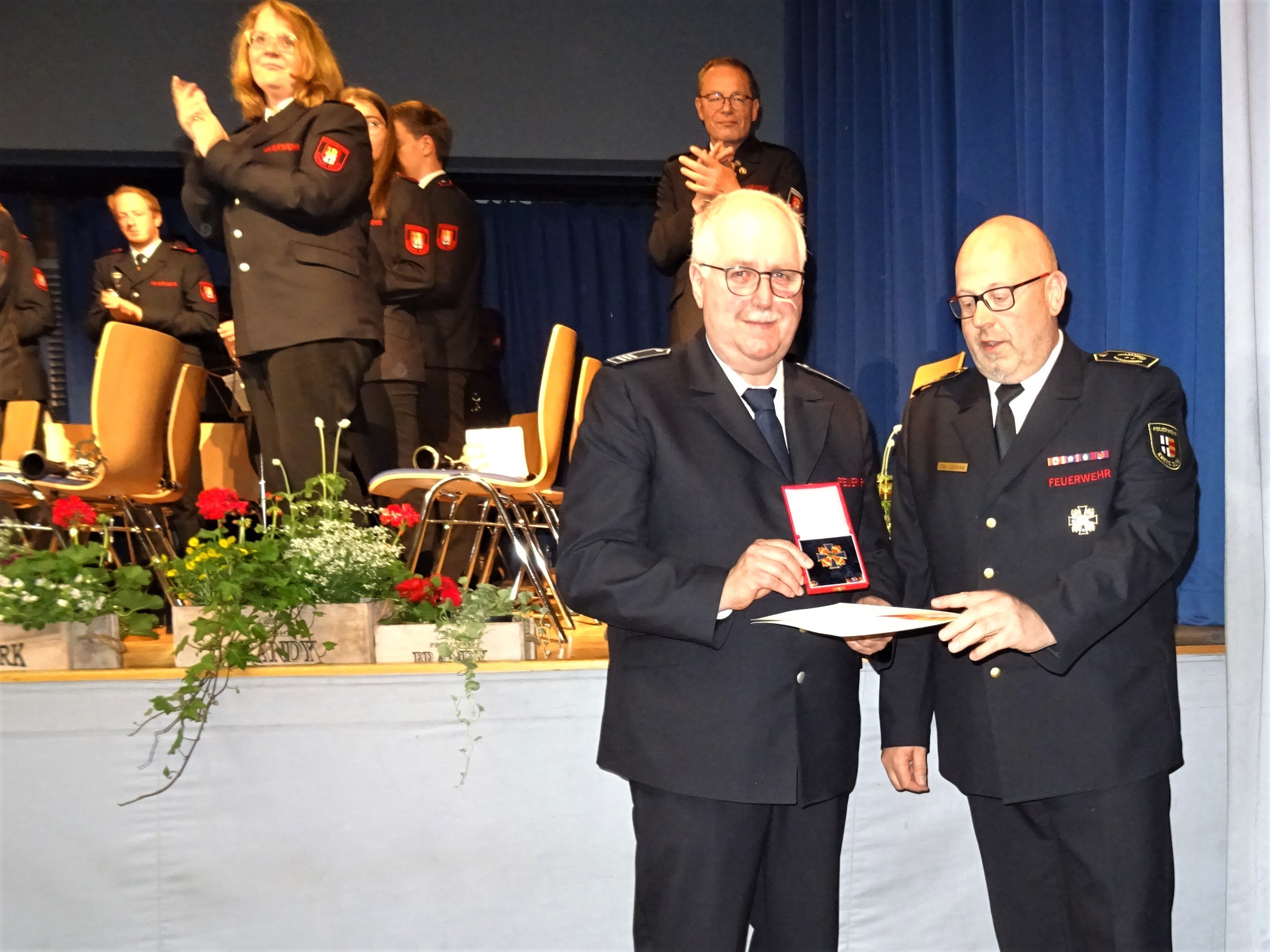 Wolfgang Solbach ist mit dem Deutschen Feuerwehr-Ehrenzeichen in Gold ausgezeichnet worden. von Sigrid Mynar