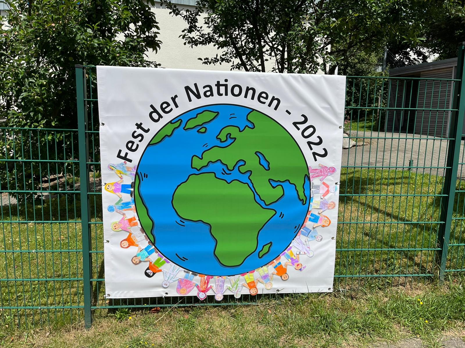 Ein eigens angefertigter Banner wies auf das Fest hin. von privat