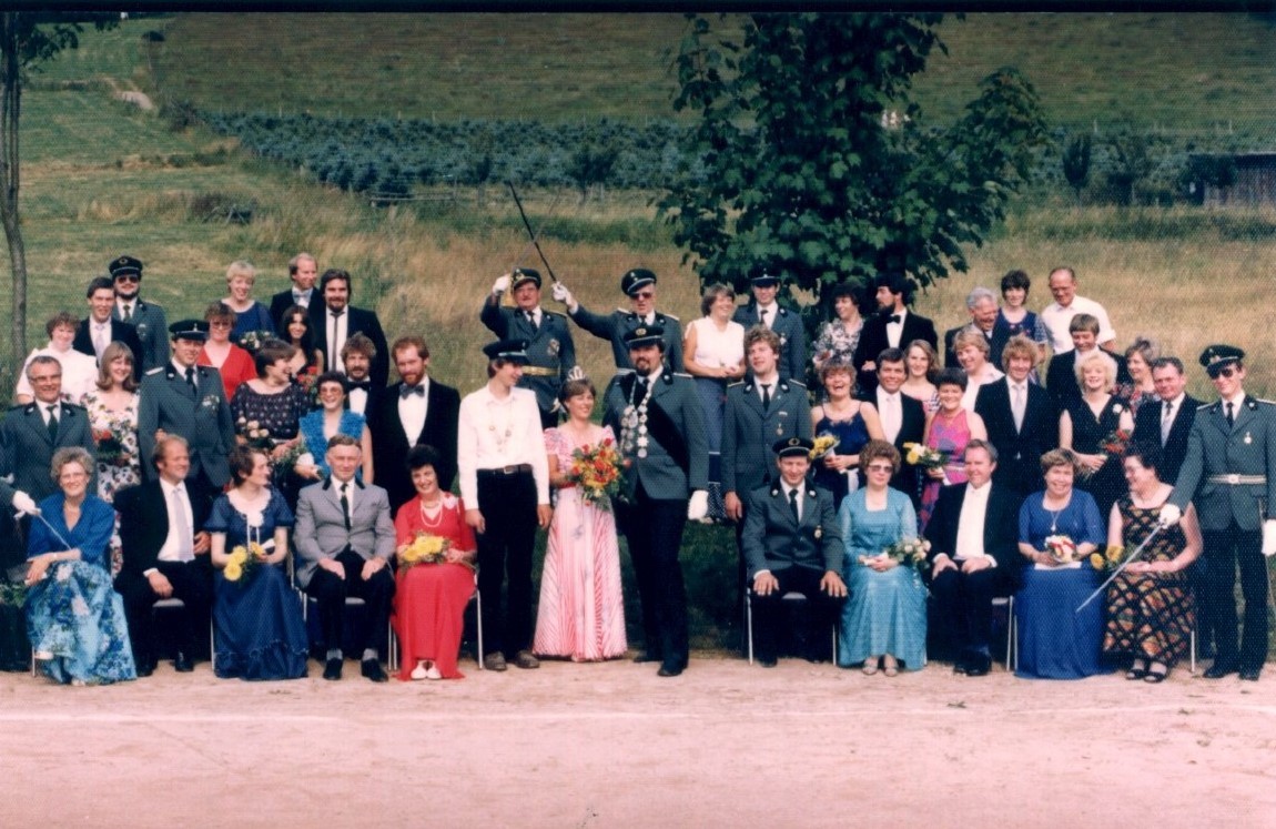 König Klaus Gastreich im Jahr 1982 mit seinem prächtigen Hofstaat. von privat