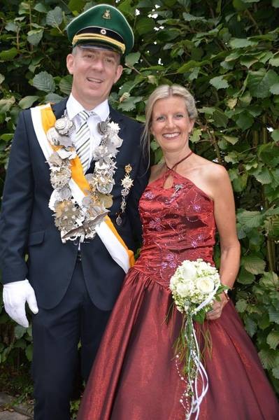 Das Kaiserpaar Carsten und Jenni Buschmann ist bis zum Jahr 2024 im Amt. von Schützenverein Ennest