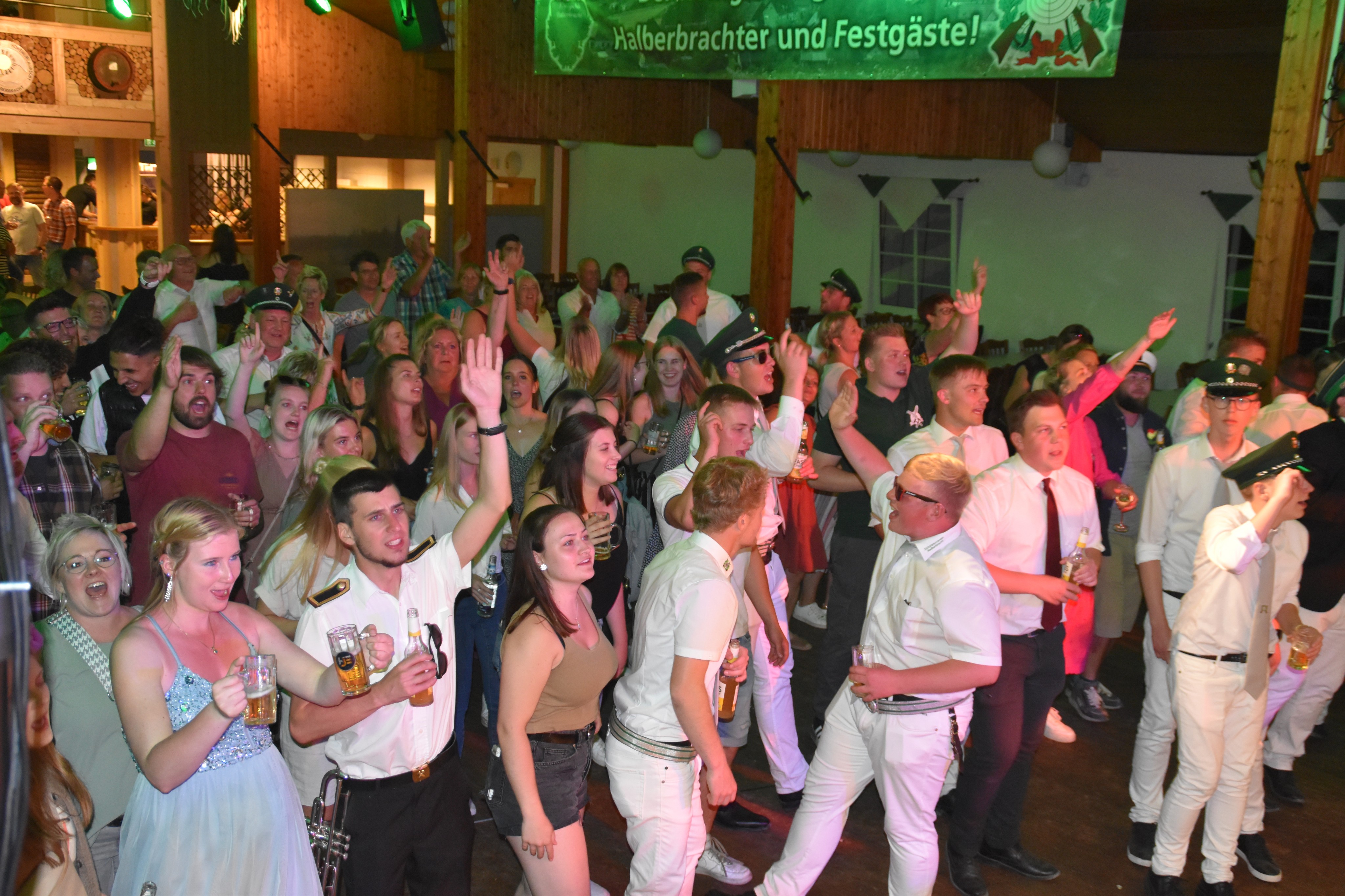 Volle Halle und beste Stimmung bei „Layla“. von Nicole Voss