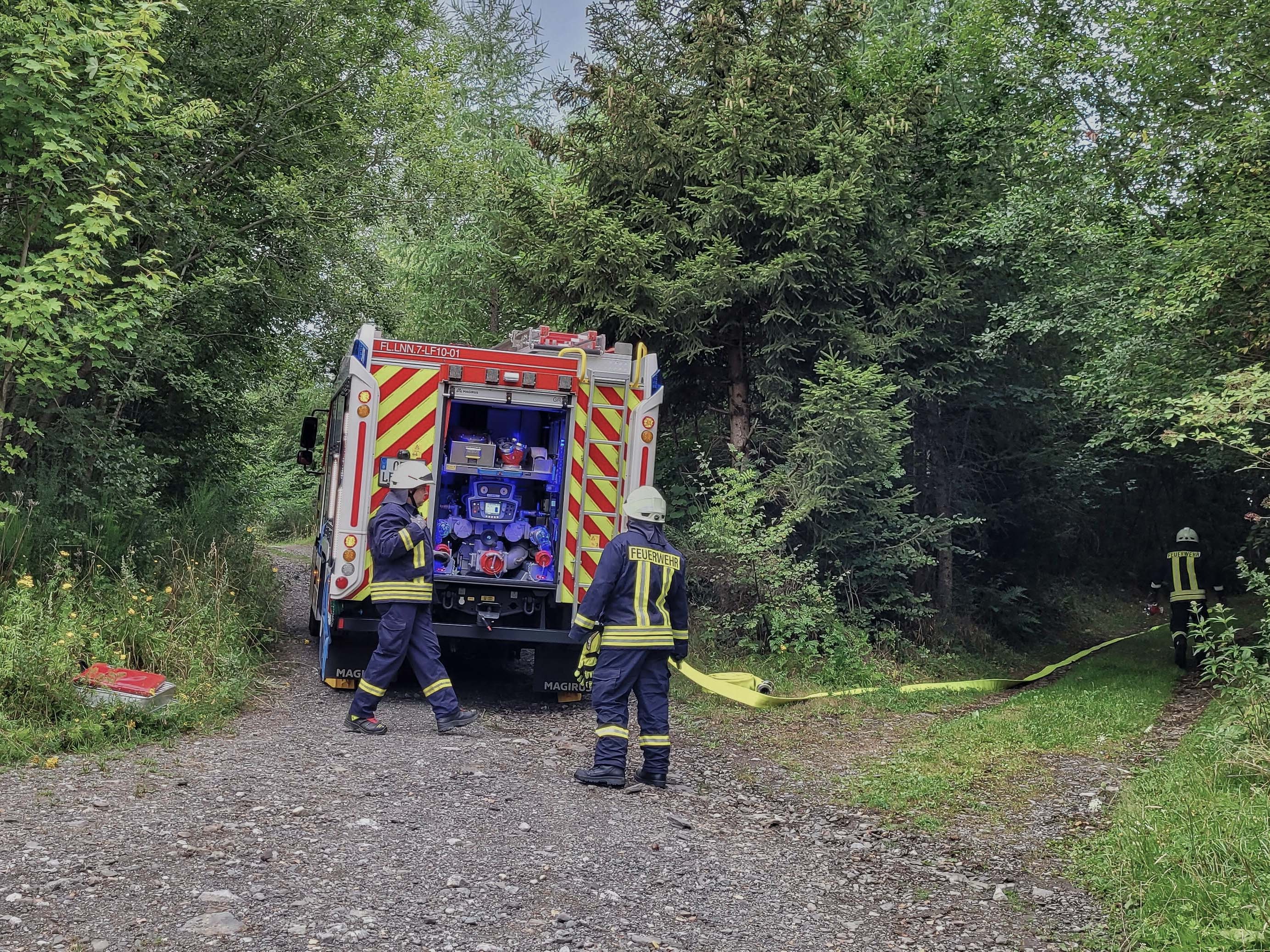 Die Feuerwehr weist noch einmal auf das richtige Verhalten in den hiesigen Wäldern hin. von Feuerwehr Lennestadt