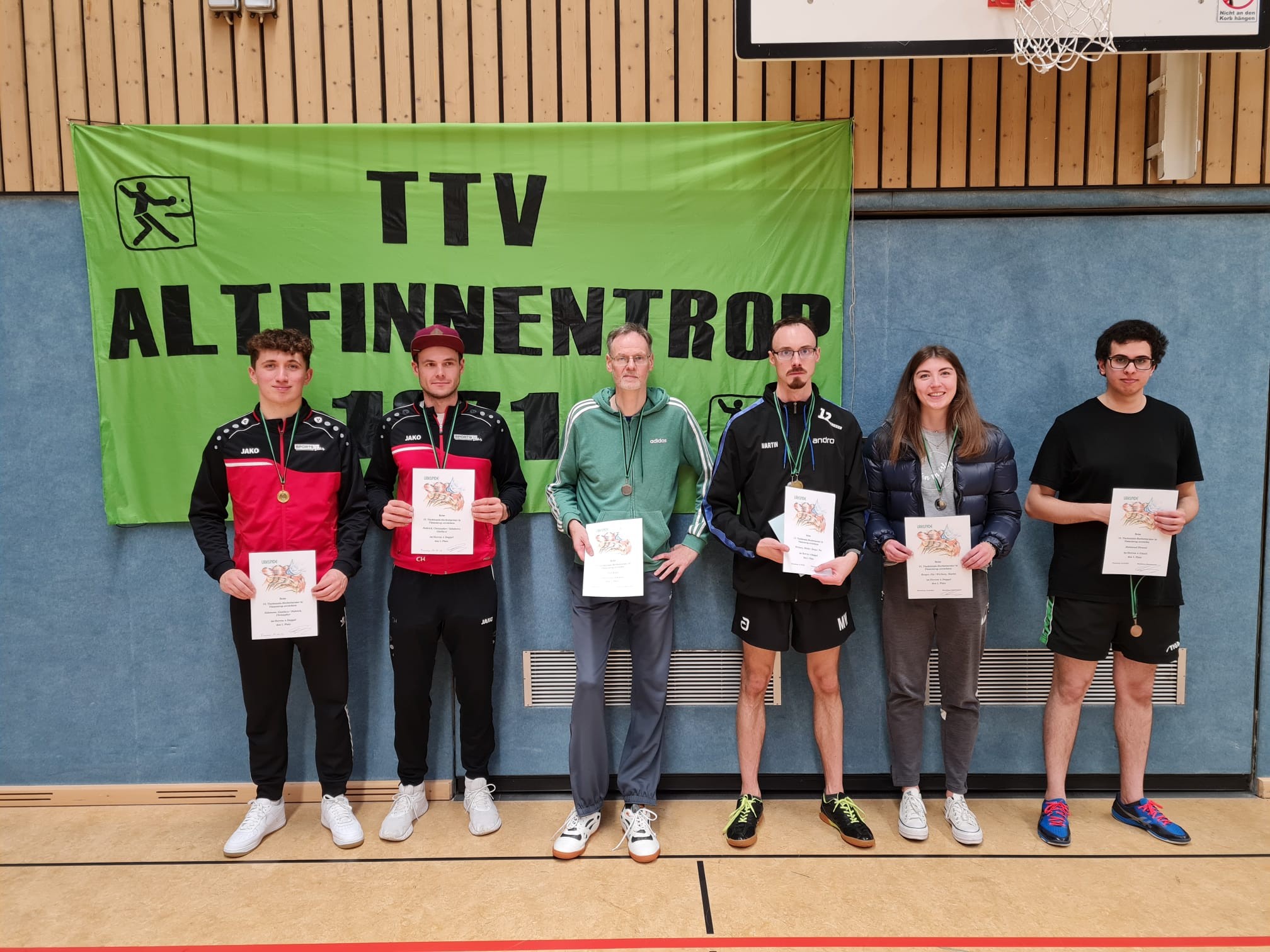 Die Geehrten der Herren A-Klasse mit dem Einzelsieger Martin Wichary (3. v. r.). von Sebastian Schlinkert