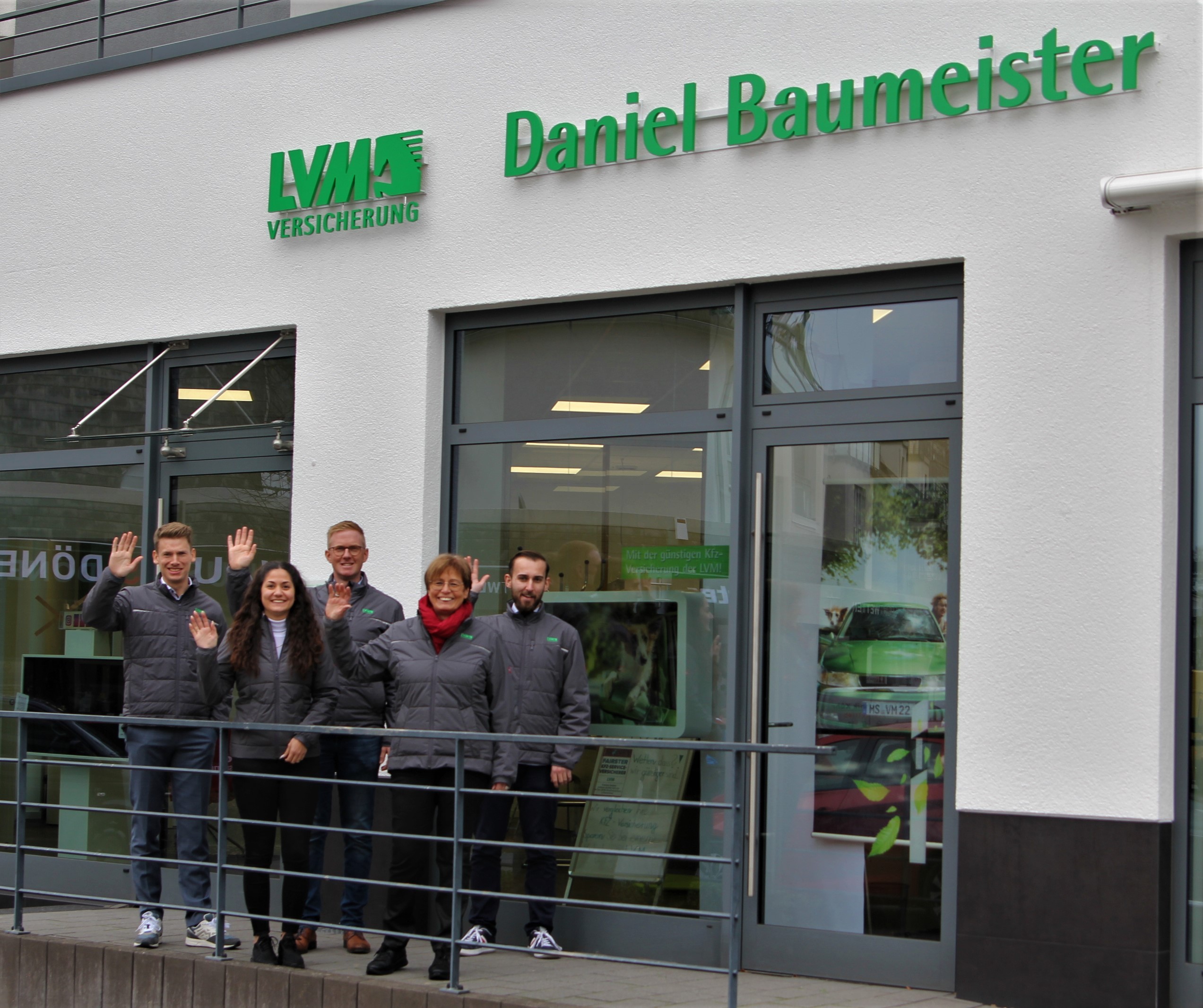 Daniel Baumeister und sein Team freuen sich, ihre Kunden im neuen Büro in der Martinstraße zu empfangen. von privat