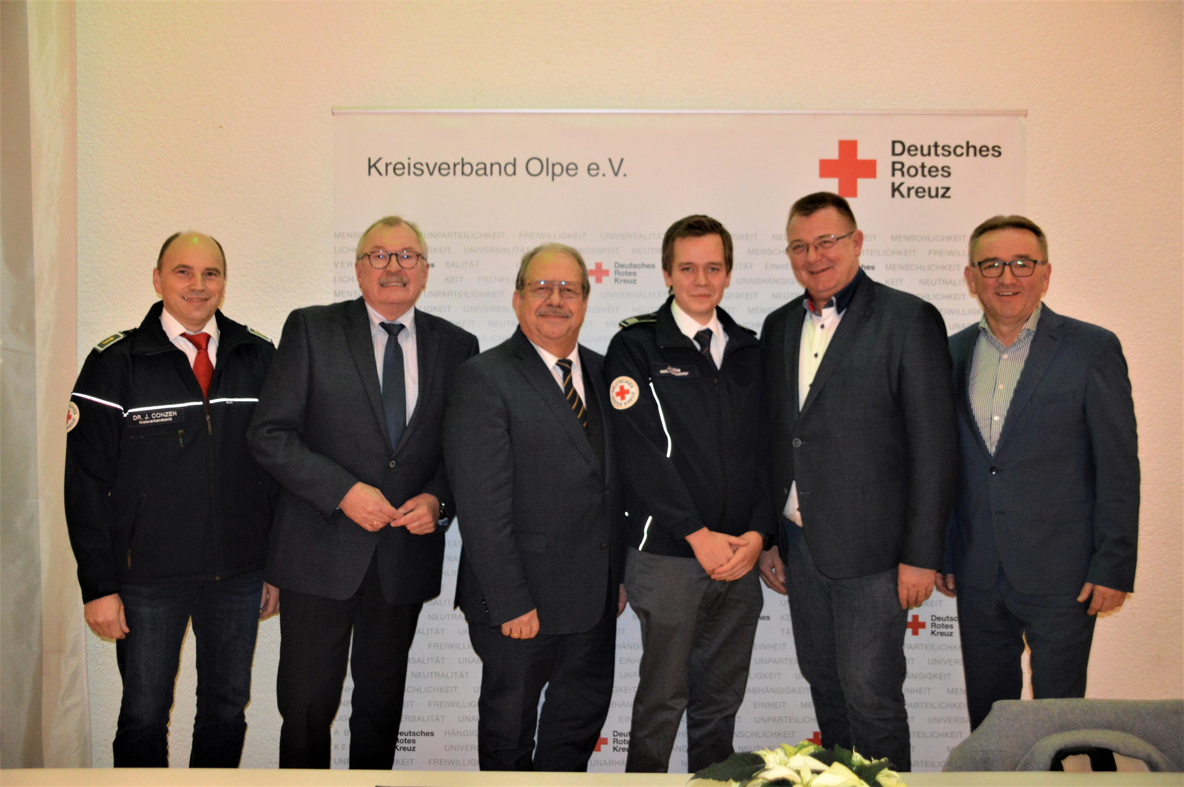 Das Präsidium des DRK Kreisverbandes (von links): Dr. Jörg Conzen, Frank Beckehoff, Dieter Kohlmeier, Julian Halbe, Thomas Trapp und Torsten Tillmann. von privat