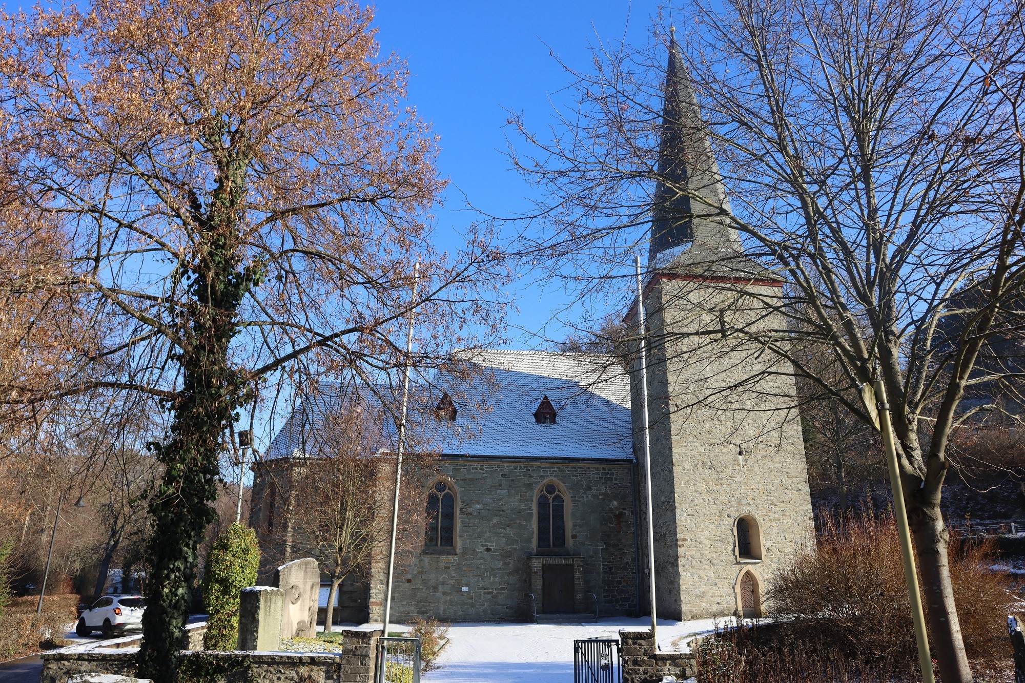 25 Jahre lang war die St.-Servatius-Kirche in Kirchveischede die Wirkungsstätte von Küsterin Cilly Kersting. von Marita Sapp