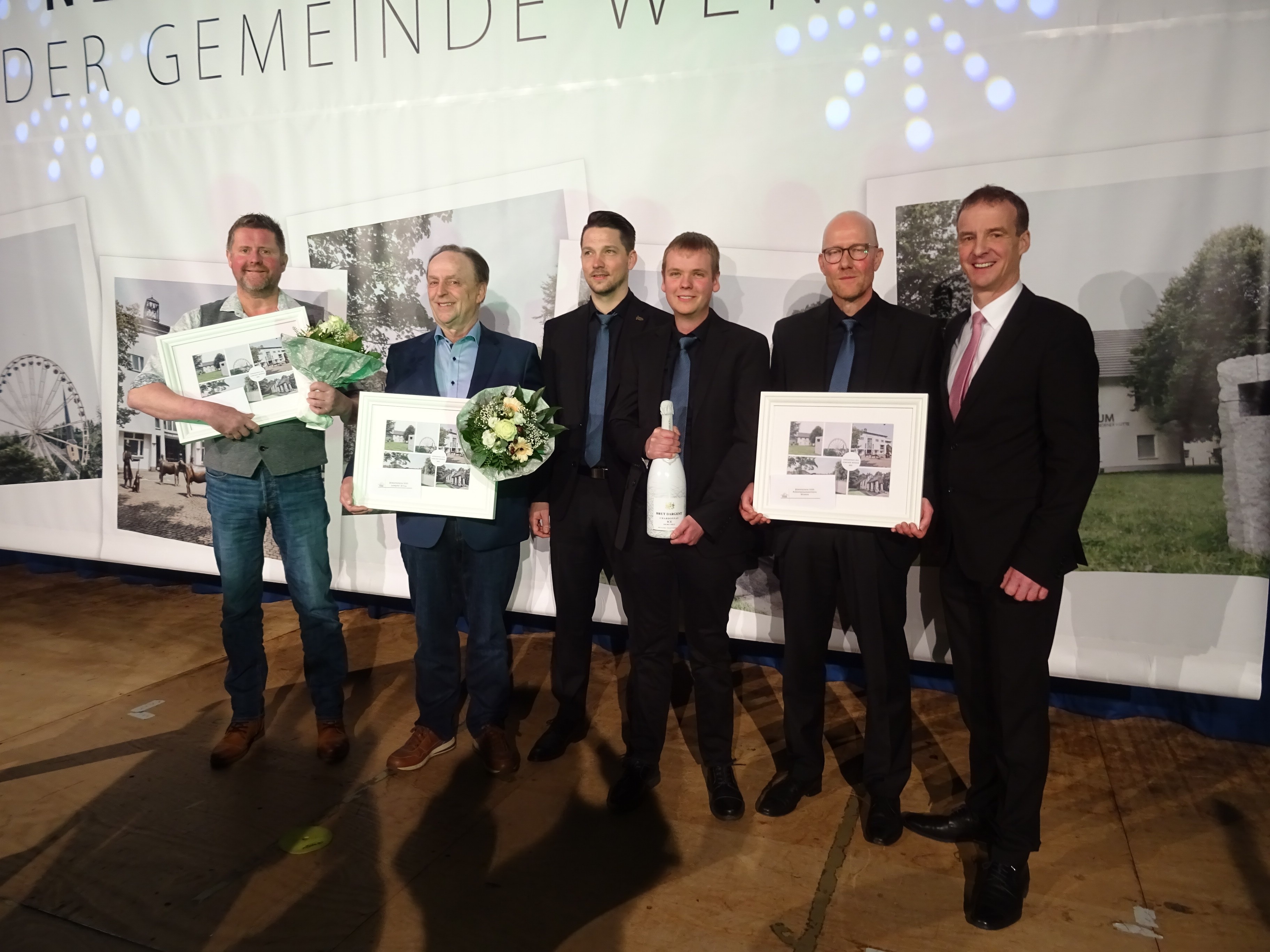 Mit dem Bürgerpreis wurden Alexander Fischer, Lambert Stoll sowie die Vertreter vom MGV Wenden Tobias Weingarten und Jannis Krüger (v.l.) ausgezeichnet. von Sigrid Mynar