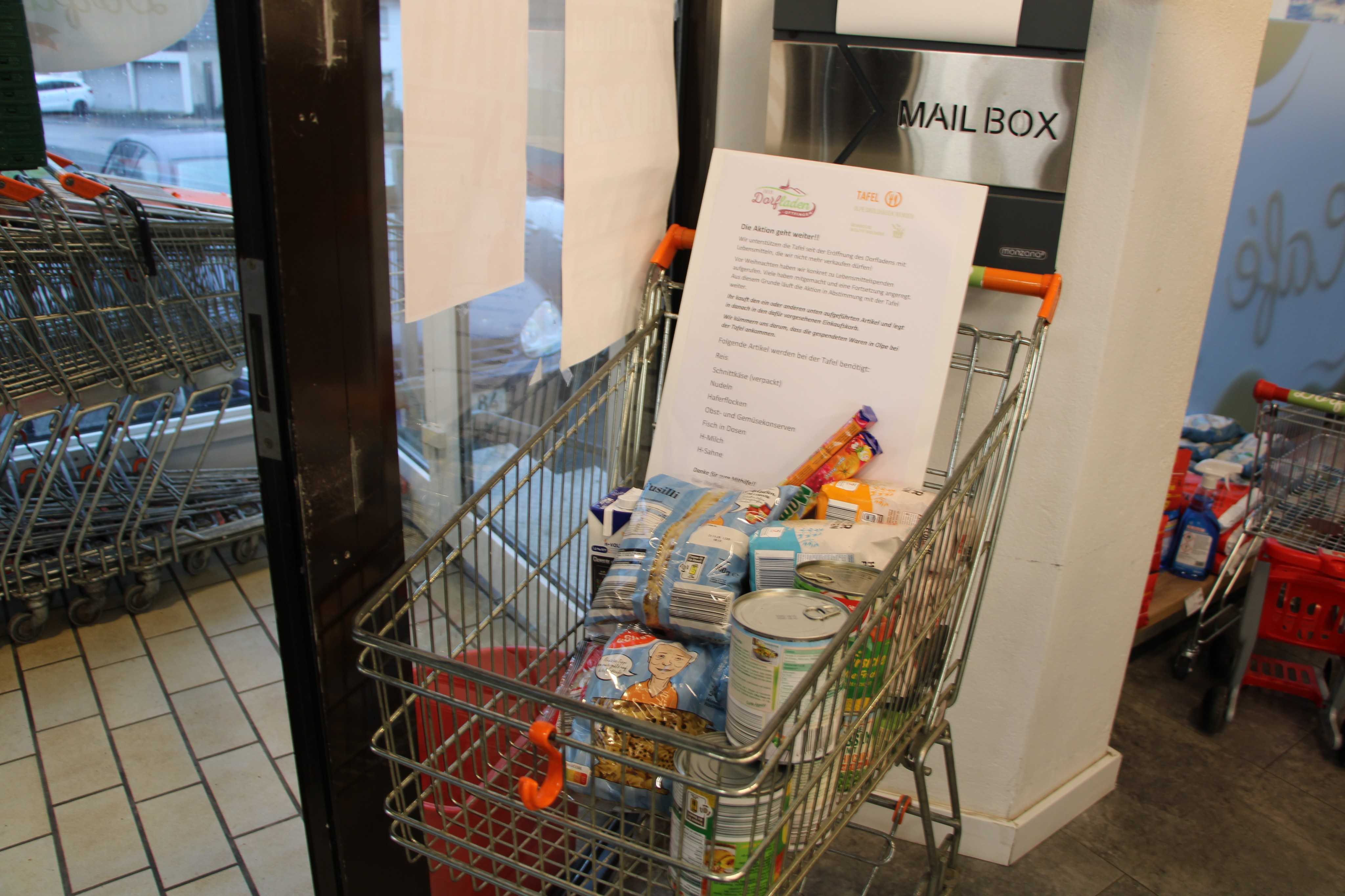 Hier wird fleißig für den Warenkorb gesammelt - dreimal in der Woche werden die Produkte gespendet. von privat