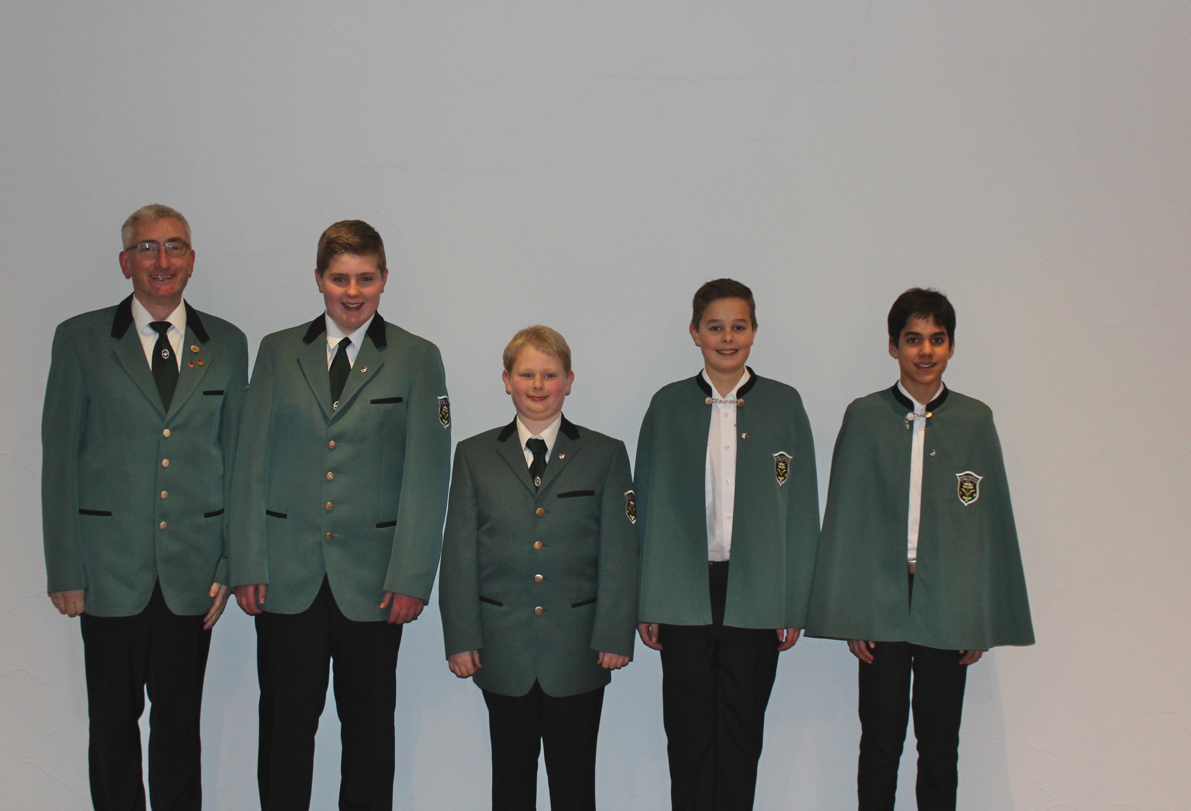 Vorstand Markus Heider mit den vier Neumitgliedern Sven Martin, Christopher Heuel, Tim Zeppenfeld, Joah Gitzen von privat