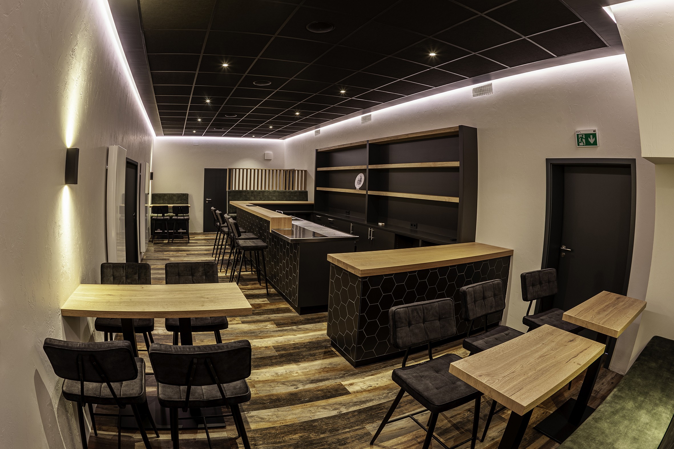 Ein Blick in die wirklich gelungene „Anna-Bar“. von Achim Schnell