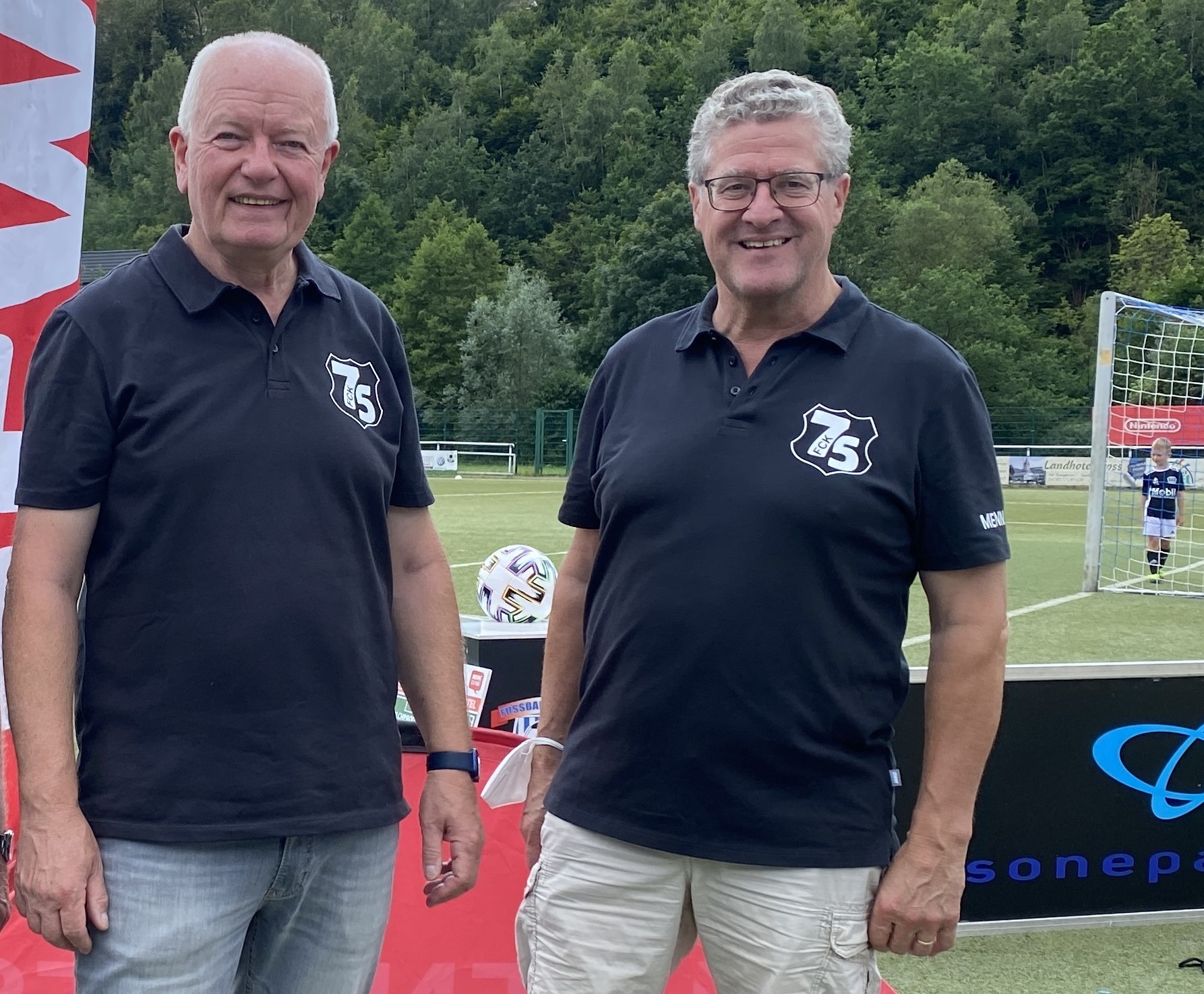 Hartmut Bassenhoff (l.) und Georg Kaiser wurden mit stehenden Ovationen aus dem Vorstand verabschiedet. von privat