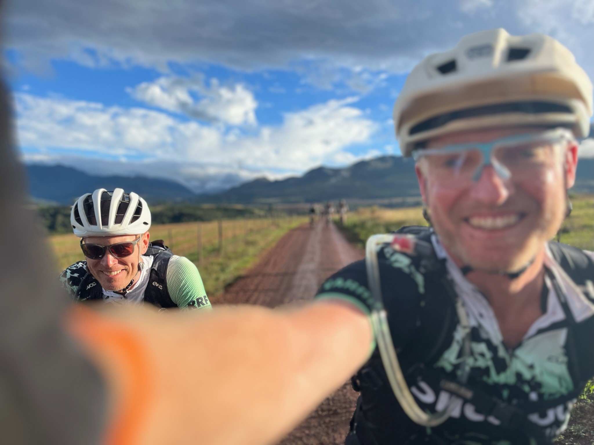 Benedikt Smit (Startnummer 340-1) und sein Kumpel Dominik Behle (340-2) haben im März zum dritten Mal am Cape Epic in Südafrika teilgenommen. Es gilt als das härteste Mountainbike-Rennen der Welt. von privat
