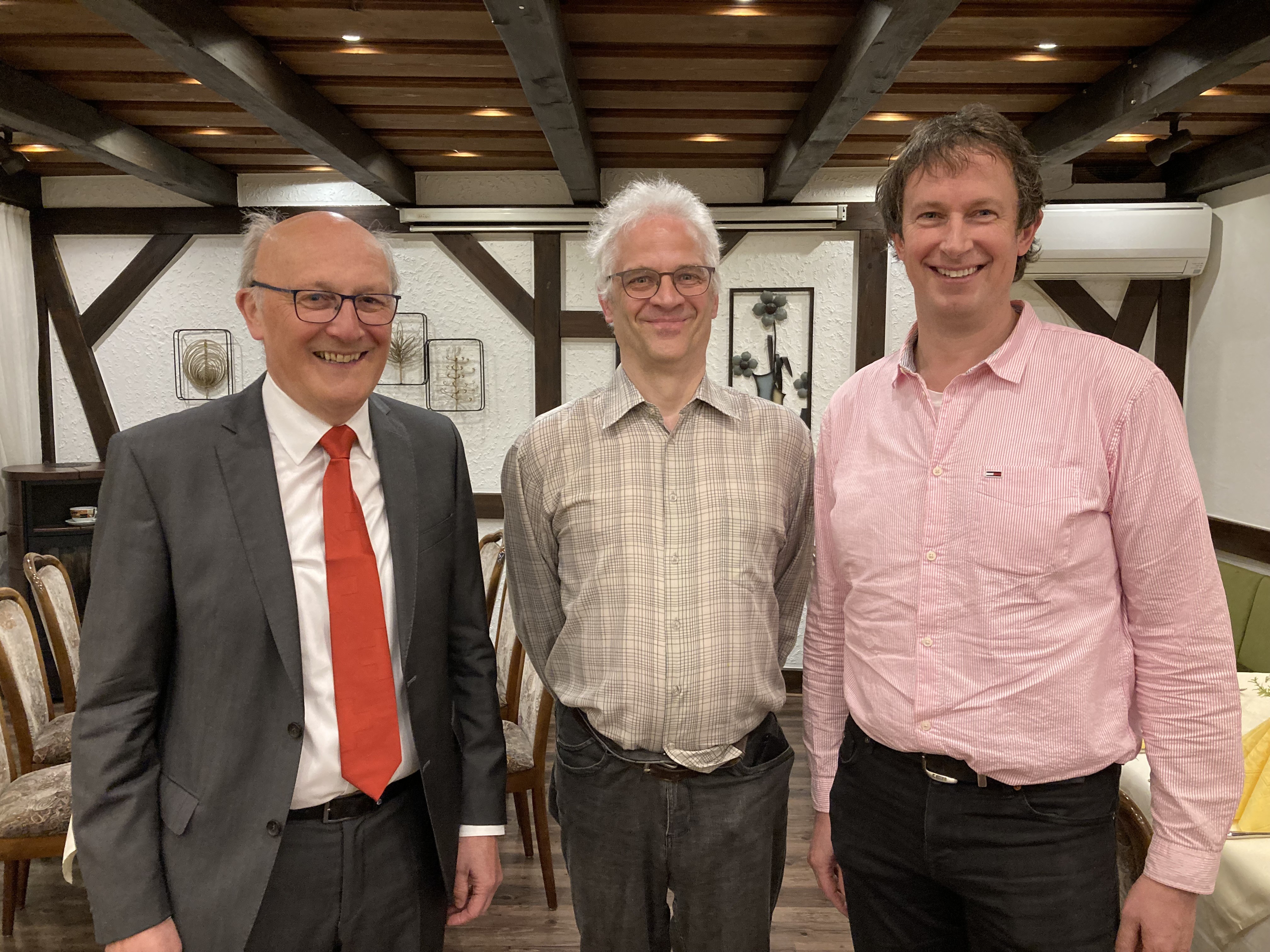 (v.l..): DRK-Ortsvereinsvorsitzender Dietmar Heß mit Martin Jost und Kai Lechner. von privat