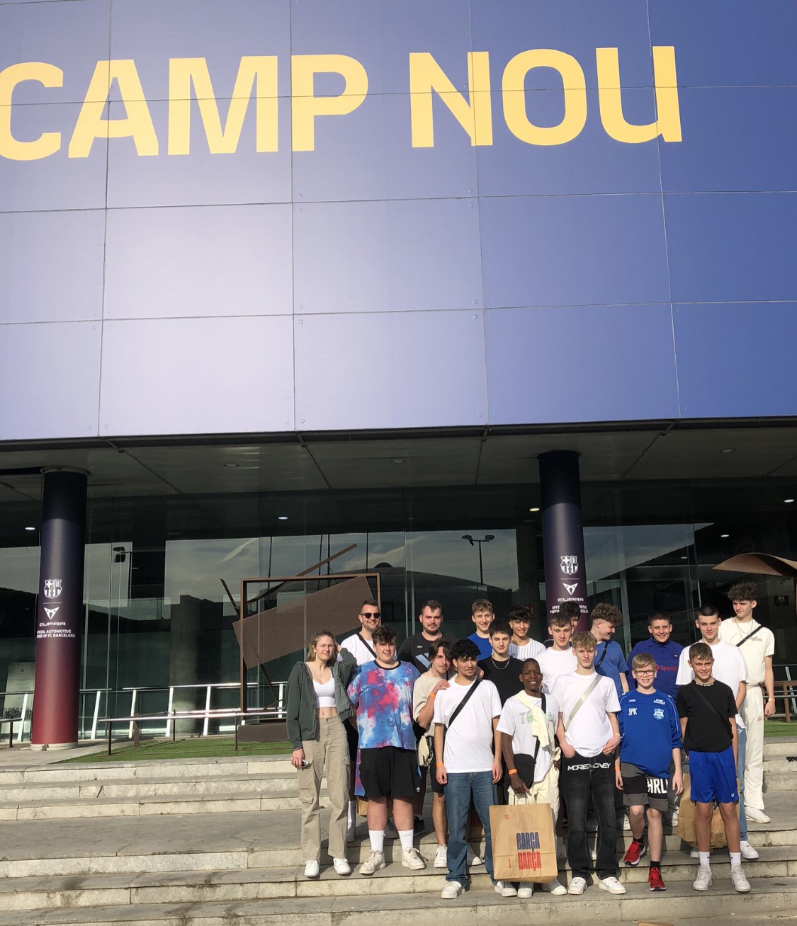 Die B-Jugend des SC LWL 05 Attendorn am Camp Nou. von privat