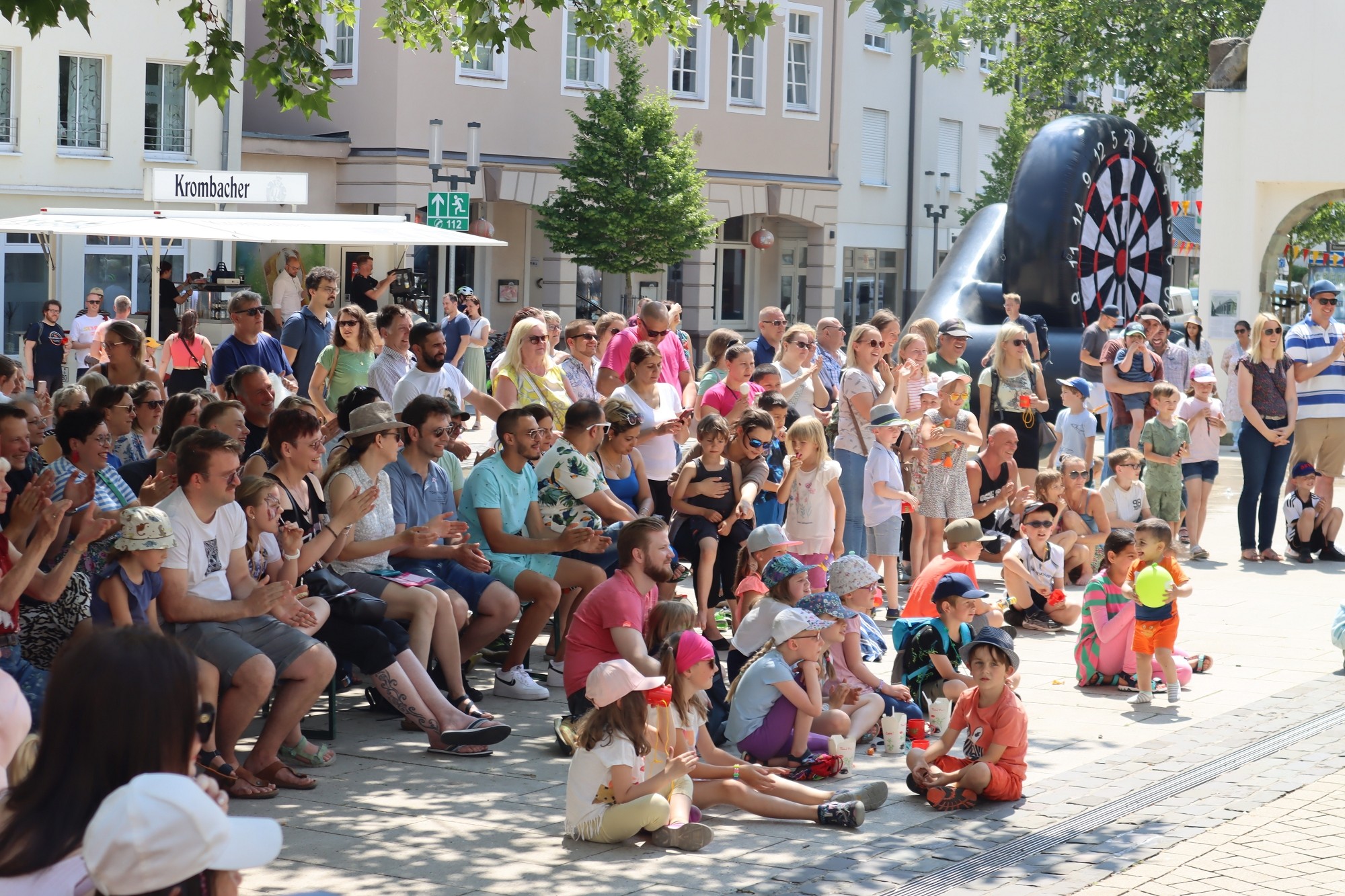 Das 34. Gauklerfest fand bei bestem Wetter in Attendorn statt. Hunderte Besucher feierten in der Hansestadt. von Marita Sapp