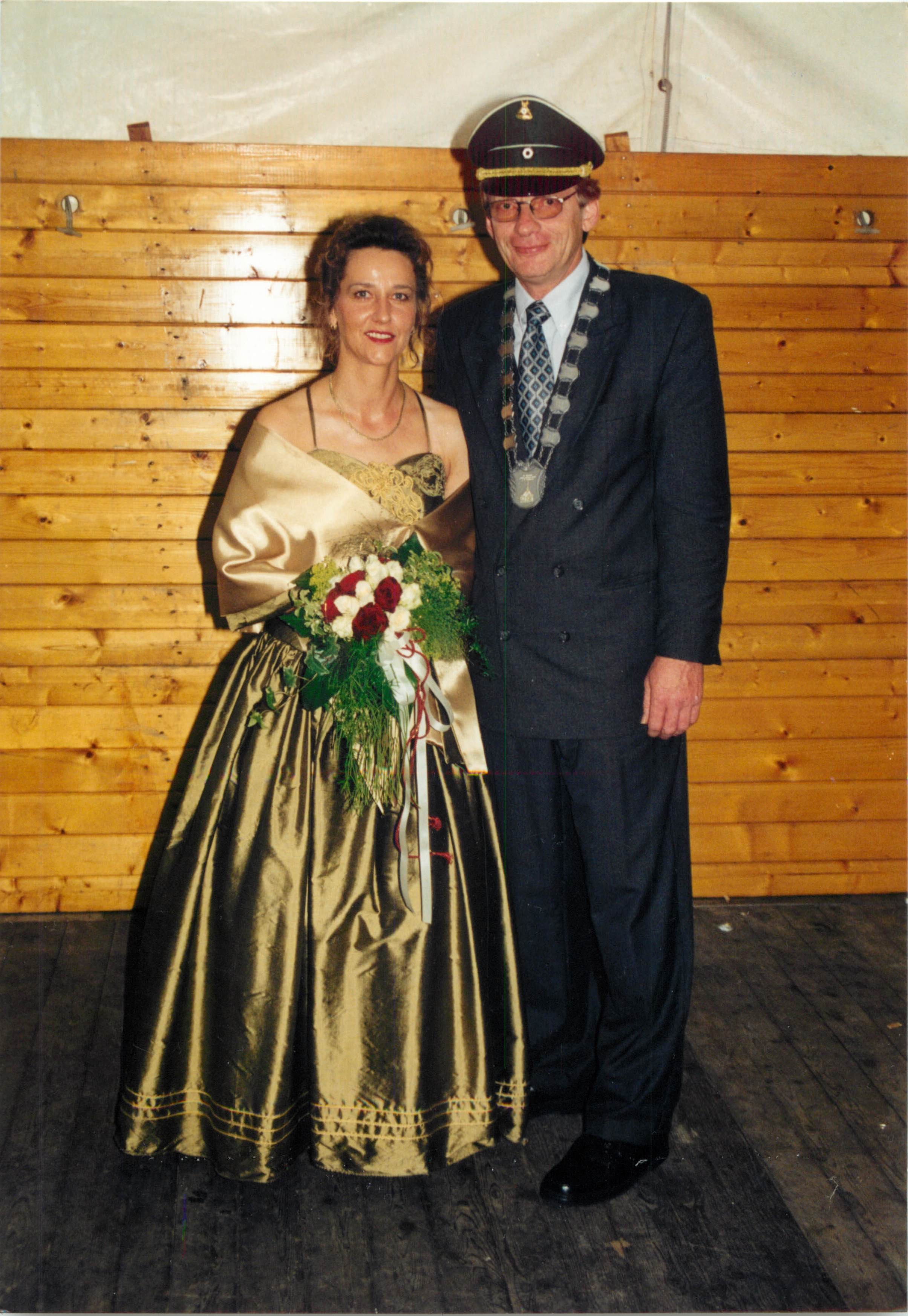 Das Jubelkaiserpaar Birgit und Hubertus Zielenbach (1998-2003). von privat