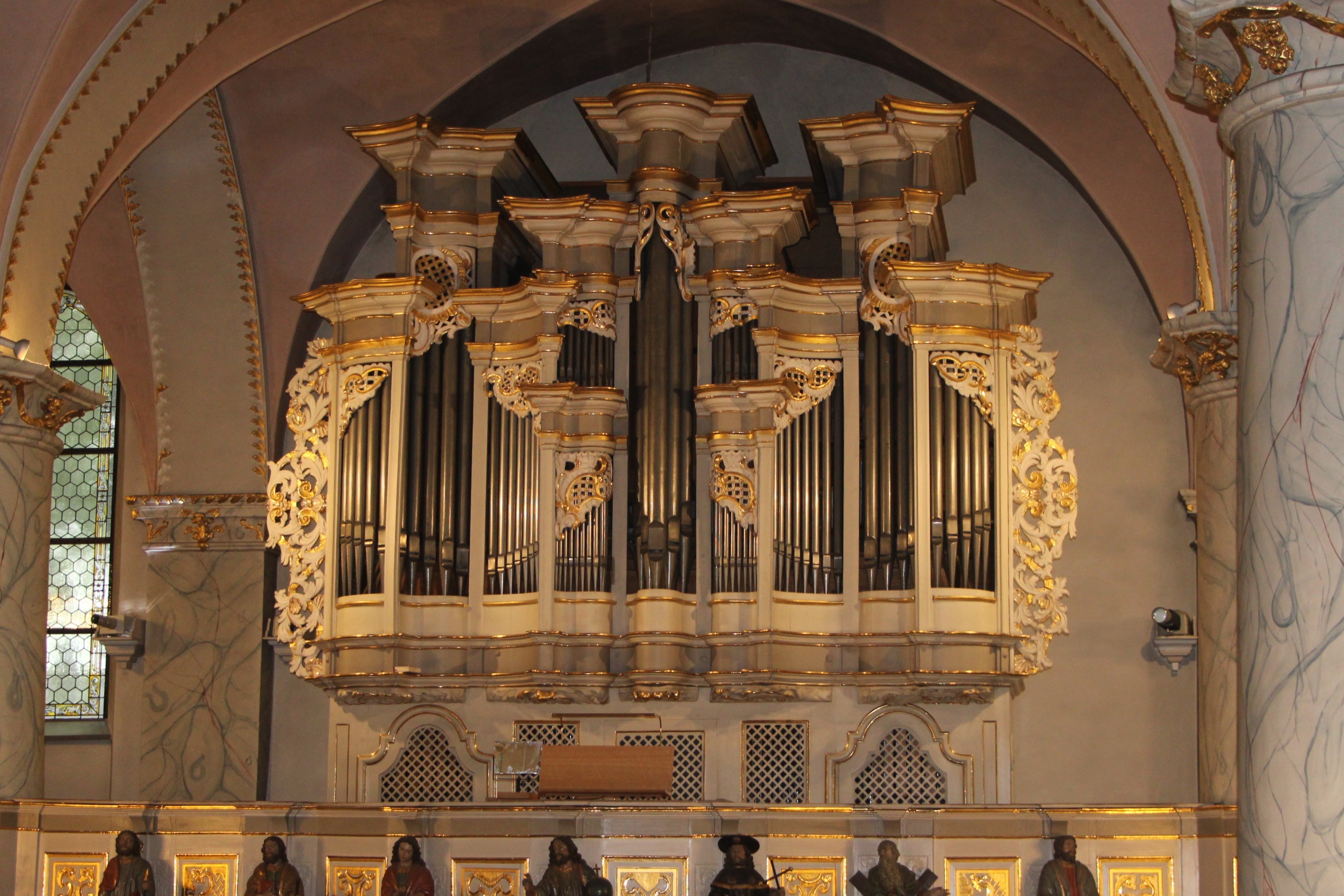Die Orgel in der St.-Severinus-Pfarrkirche ist umfassend renoviert worden. Im barocken Gewand ist die Veränderung von weitem nicht sichtbar, jedoch hörbar. von Lorena Klein