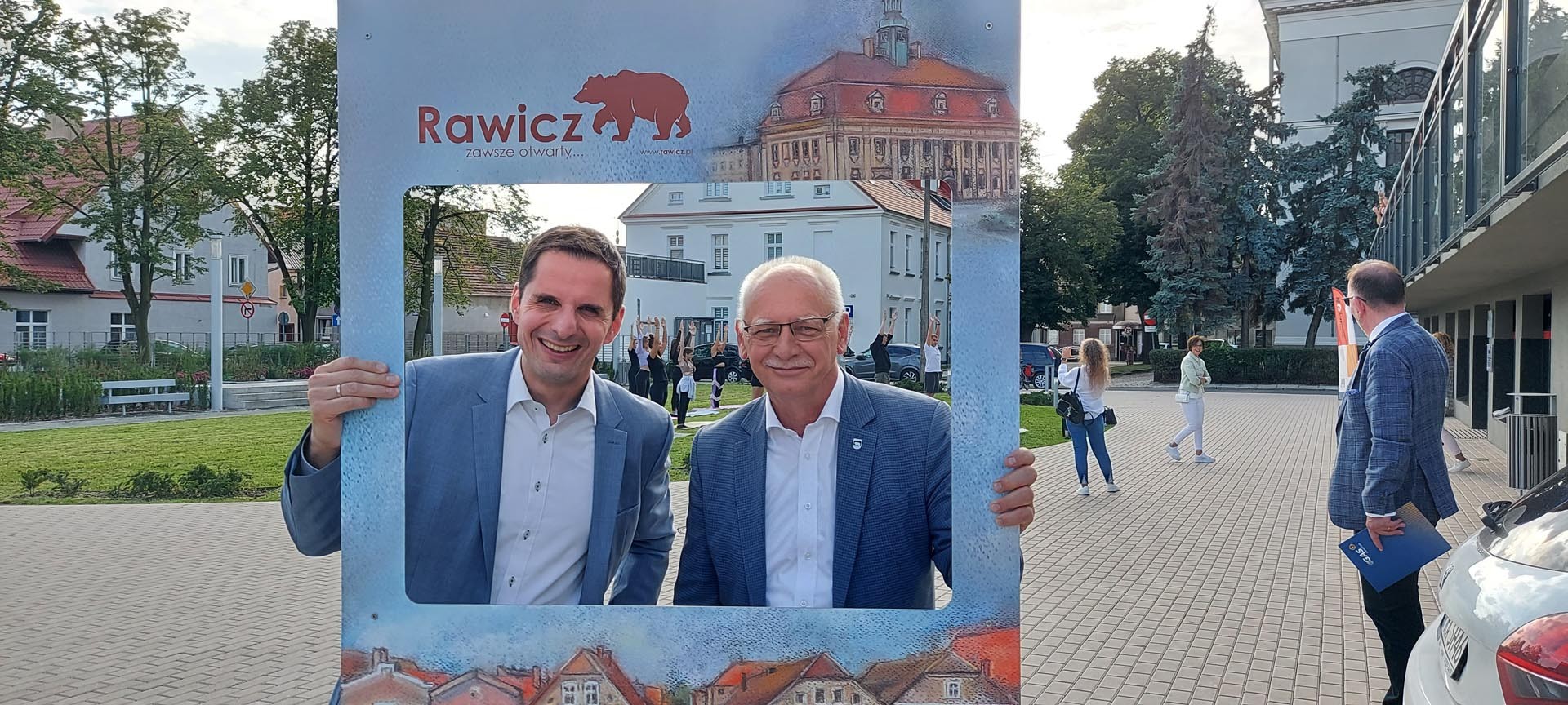 Gute Laune: Die Bürgermeister Christian Pospischil (l.) und Grzegorz Kubik verstehen sich gut. von privat