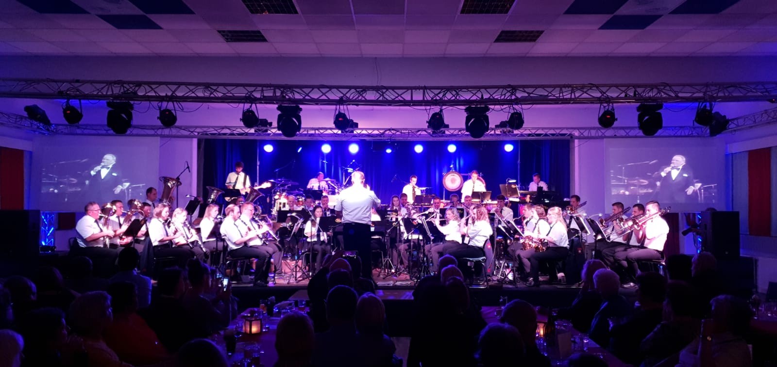 Unter Leitung von Tobias Sünder werden die Musiker ihren Gästen wieder einen schönen Abend präsentieren. von privat