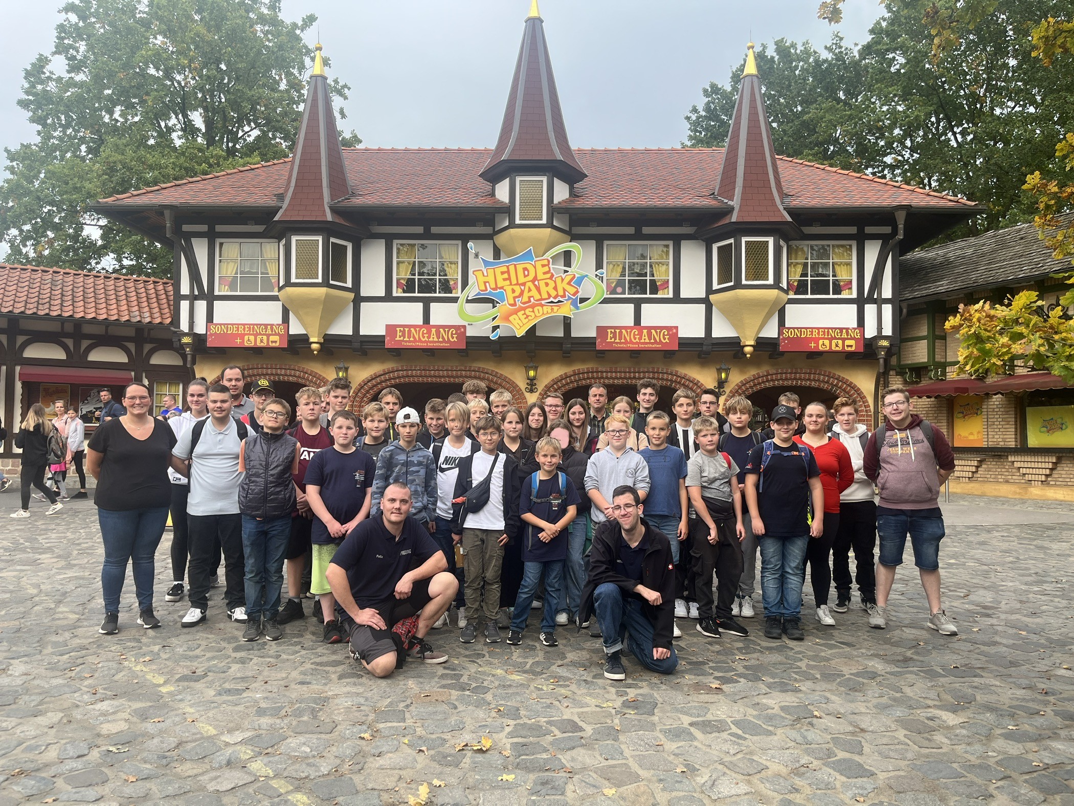 Die Jugendfeuerwehr Attendorn verbrachte einen Tag im Heidepark. von privat