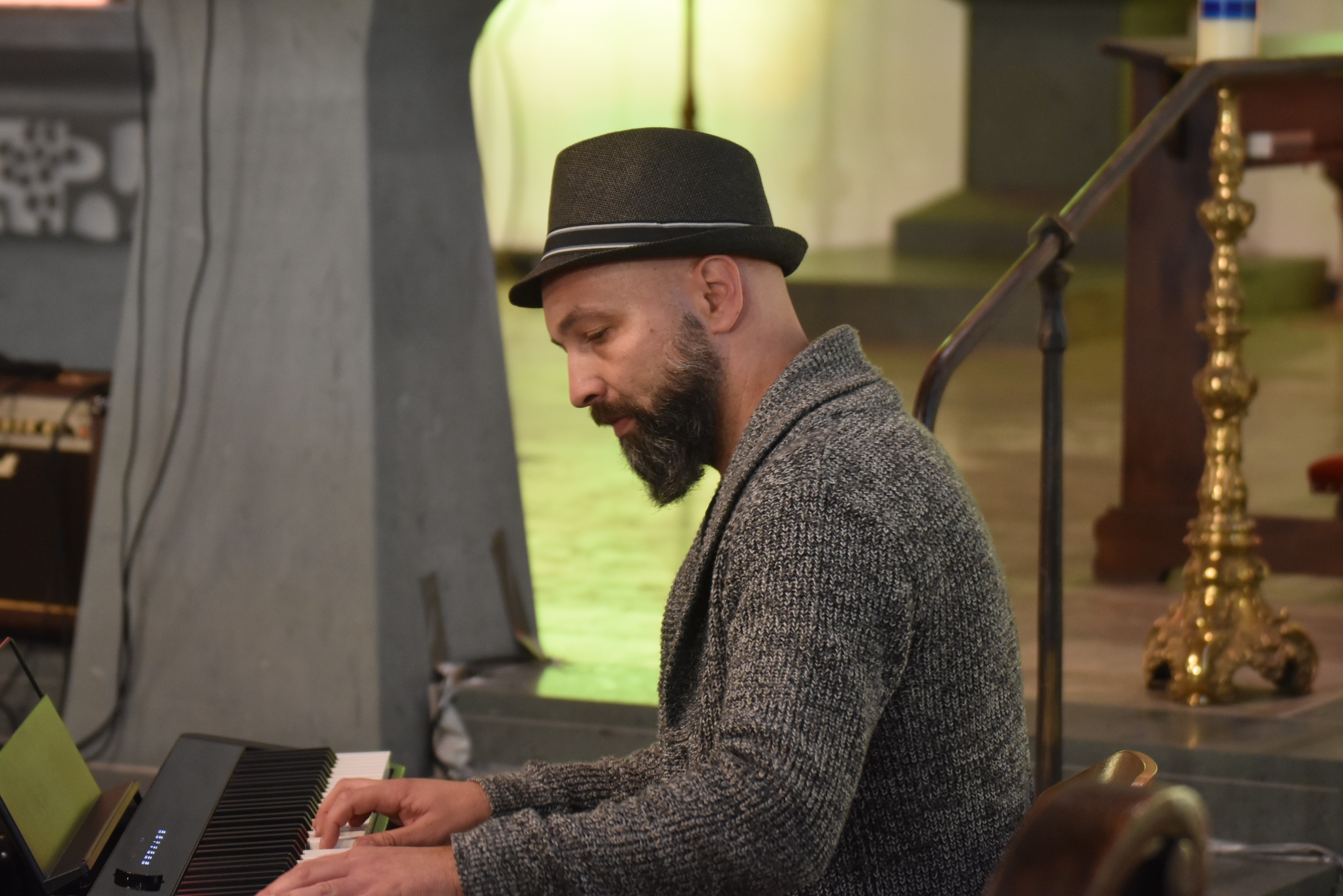 Chris Piano setzte musikalische Akzente inmitten des Gesangs. von Nicole Voss
