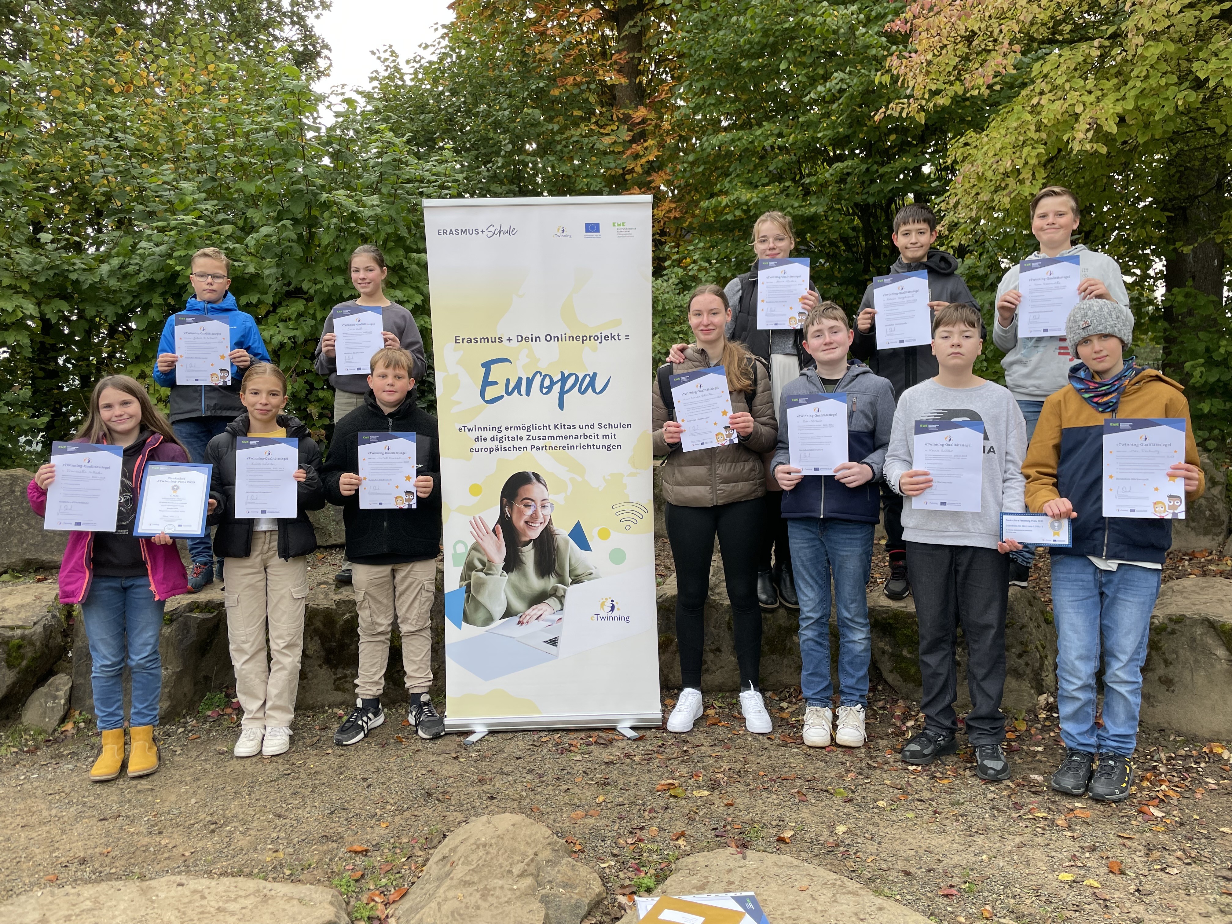 Schülerinnen und Schüler der Projektgruppe „Mystery Land“ der Englisch-AG der St.-Ursula-Realschule. von privat