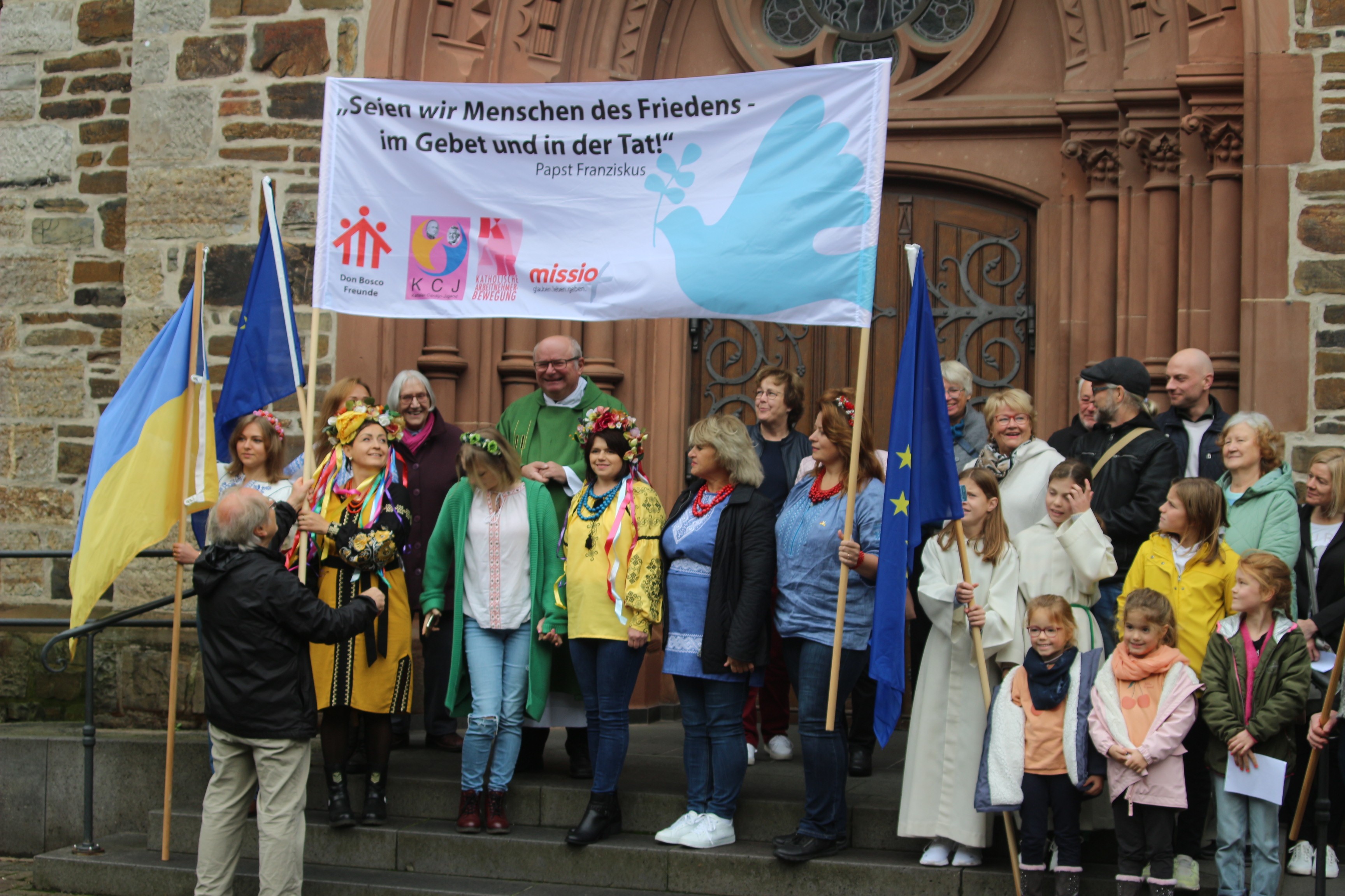 Der ukrainische Frauenchor Chervona Kalyna gestaltete den Gottesdienst zum Weltmissionssonntag in Meggen mit. von privat
