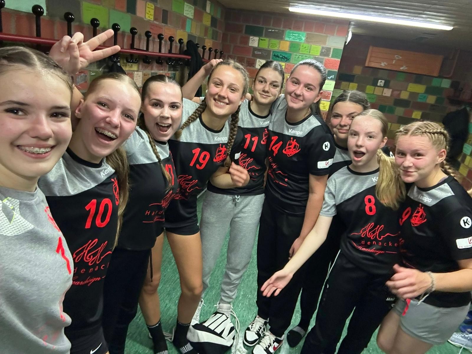 Die weibliche B-Jugend der HSG Lennestadt-Würdinghausen gewann in Overath. von privat