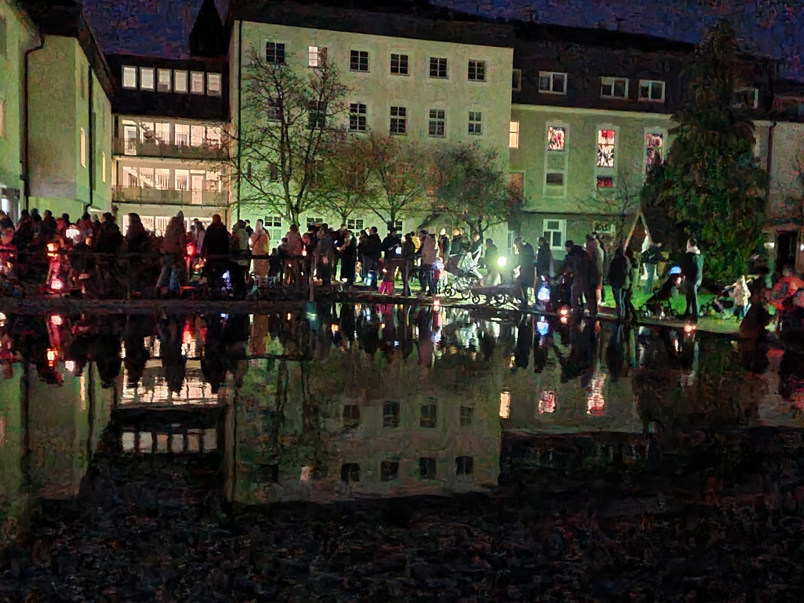 Viele Familien nahmen am Martinszug teil. von privat