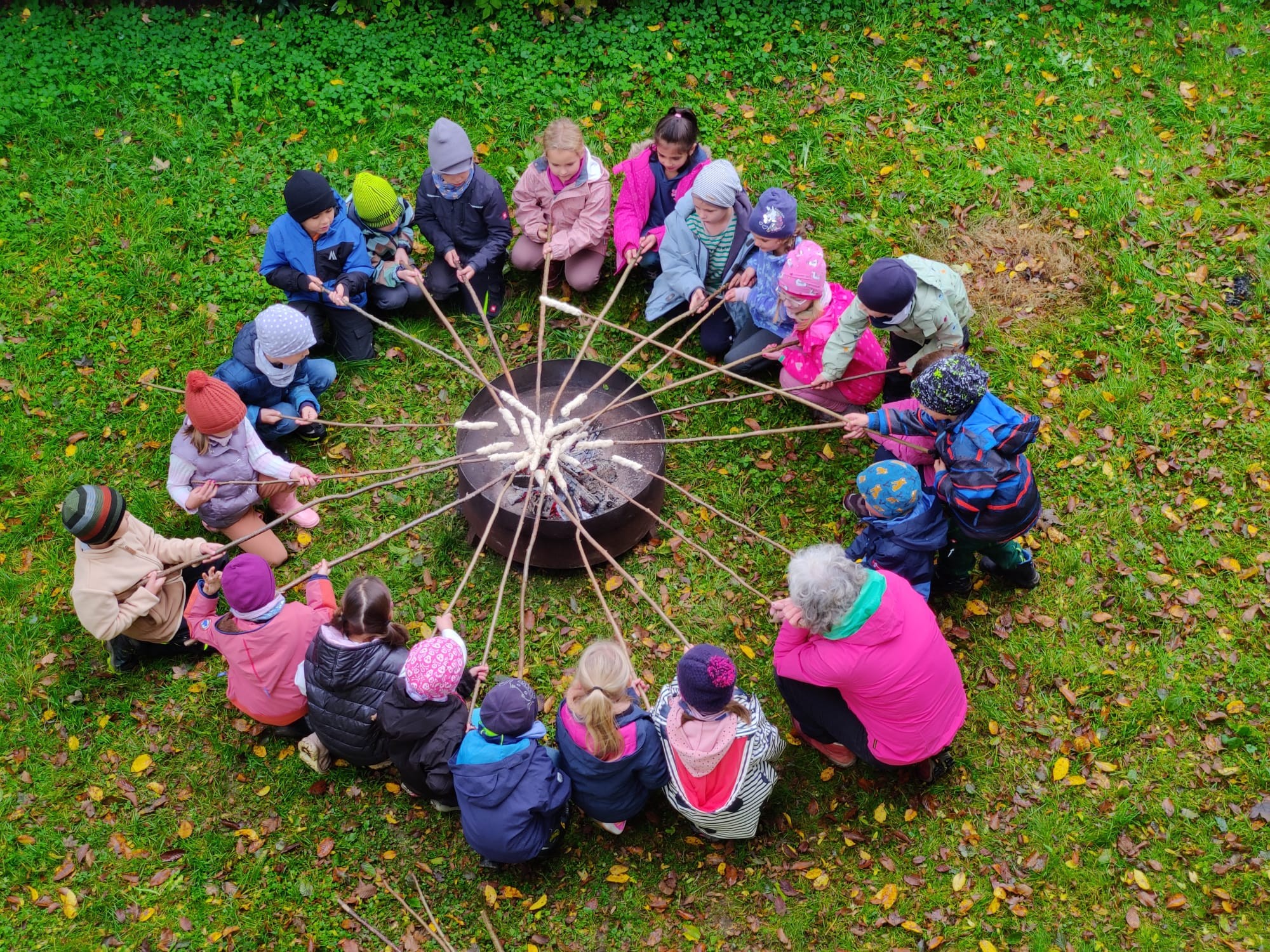 Aus dem Klassenzimmer ins Grüne: Die Hünsborner Grundschüler haben spannende Naturentdecker-Tage mit Naturpädagogin Anita Jung erlebt. von Gemeinschaftsgrundschule Hünsborn