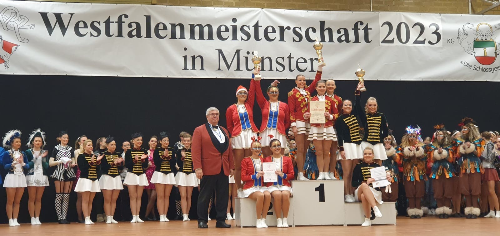 Siegerehrung in Münster mit den Regimentstöchtern auf dem dritten Platz. von privat