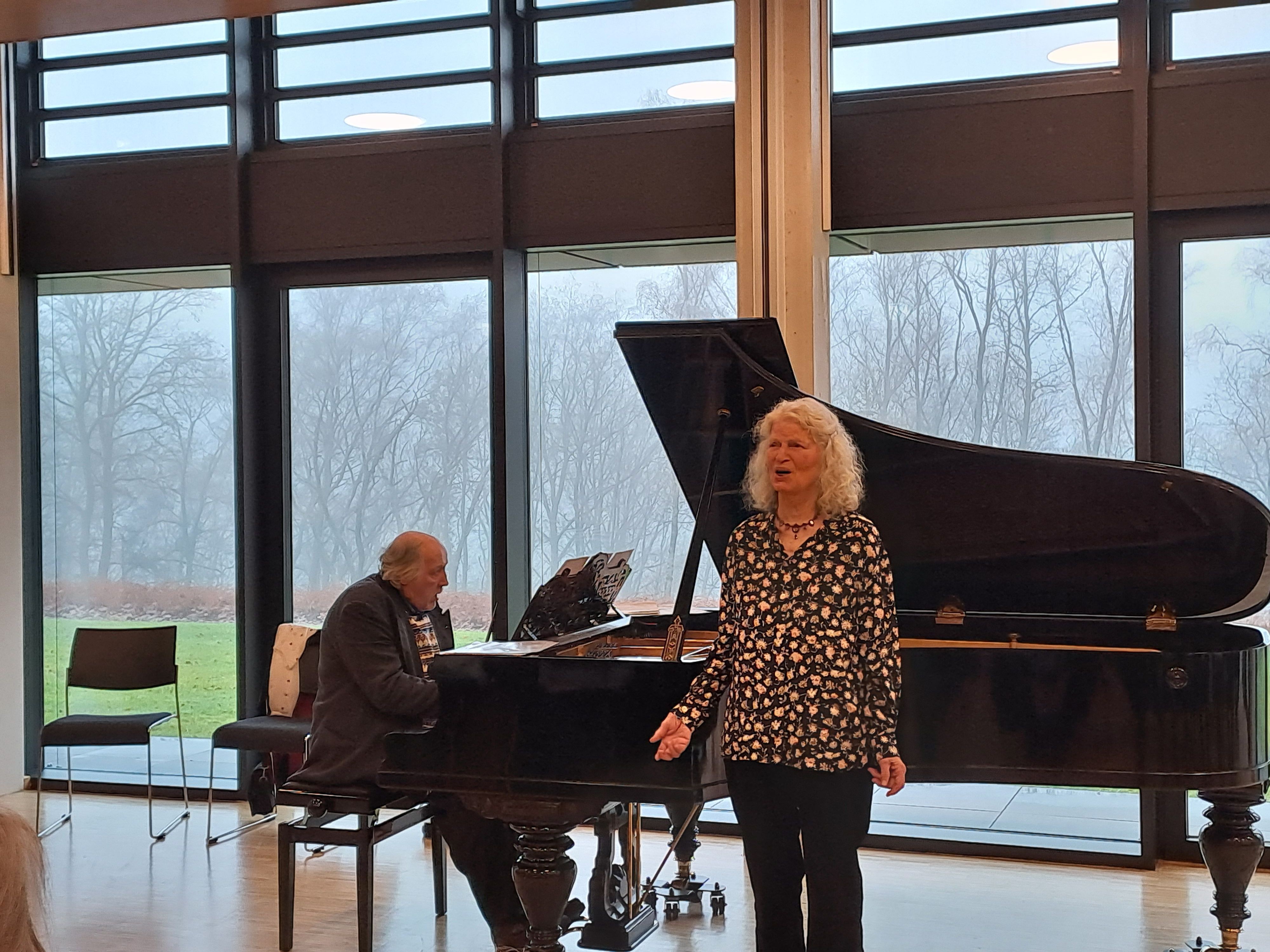 Robert Rakowitz (Pianist) und Heike Schlottmann (Sopran) im Geistlichen Zentrum Kohlhagen. von privat