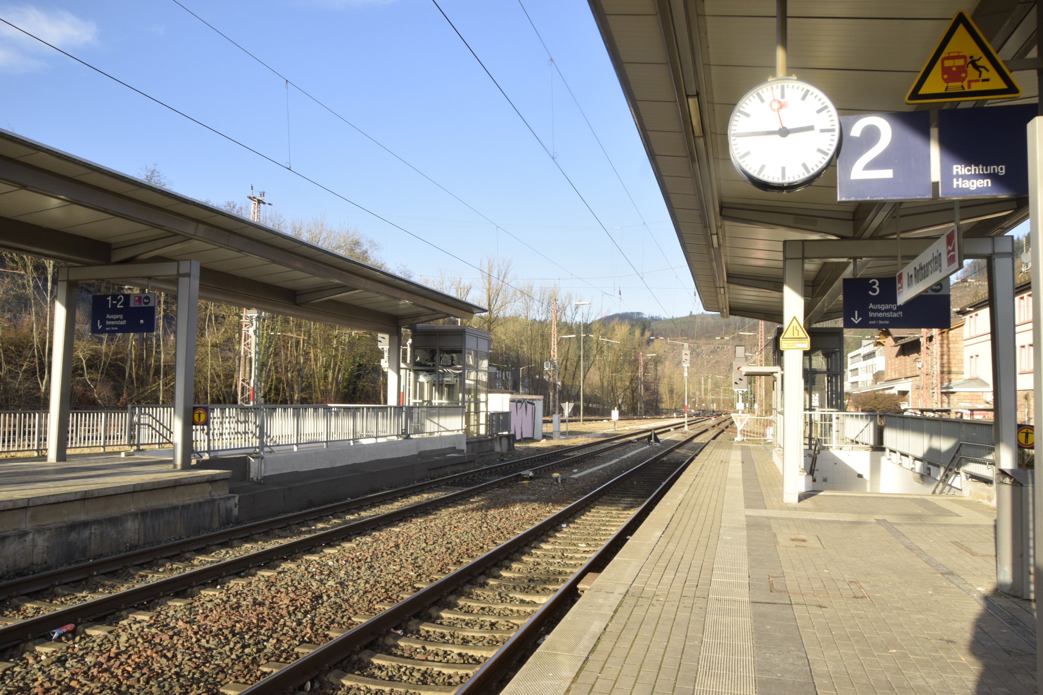 Der GDL-Streik macht vielen Bahnreisenden einen Strich durch die Rechnung. Auch am Altenhundemer Bahnhof müssen Fahrgäste länger warten oder sich eine spontane Alternative überlegen. von Lorena Klein