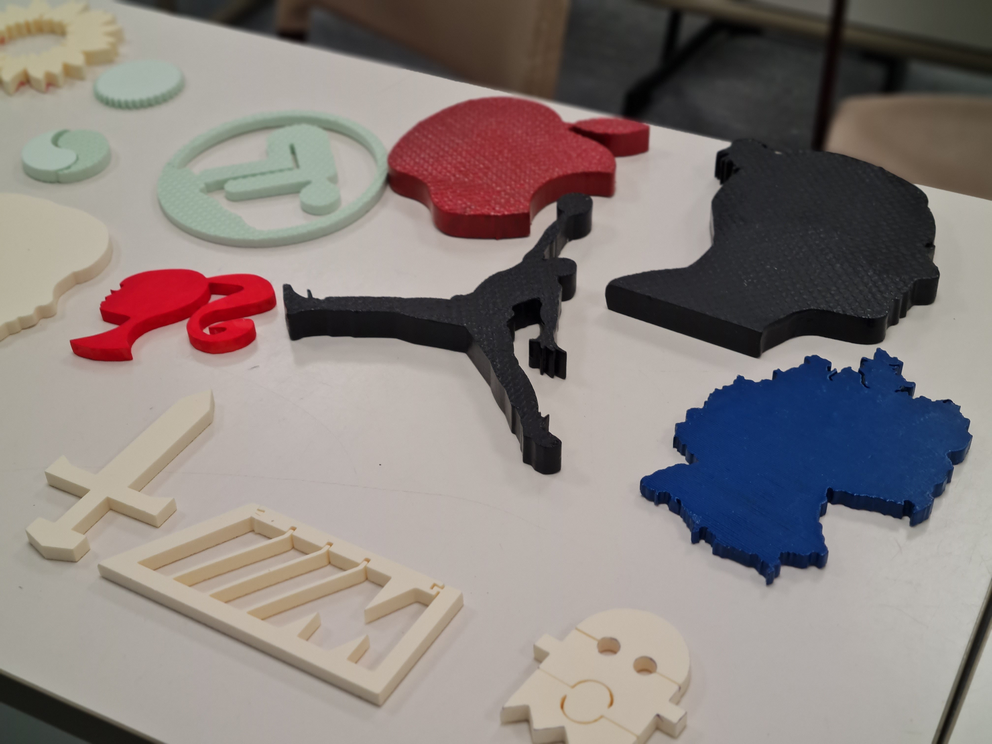 Anspruchsvolle Lösungen und Ergebnisse erzielten die Zehntklässler beim CNC-Workshop. von privat