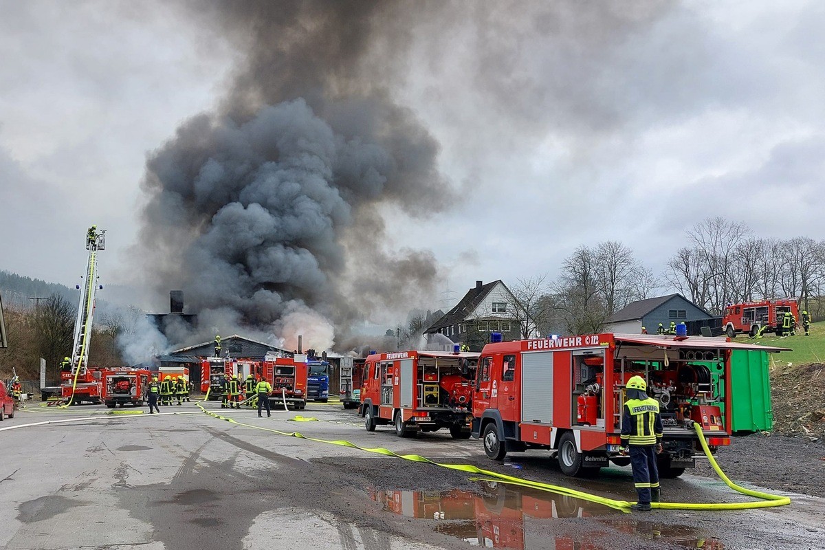 Industriebrand in Fehrenbracht. von Feuerwehr Finnentrop