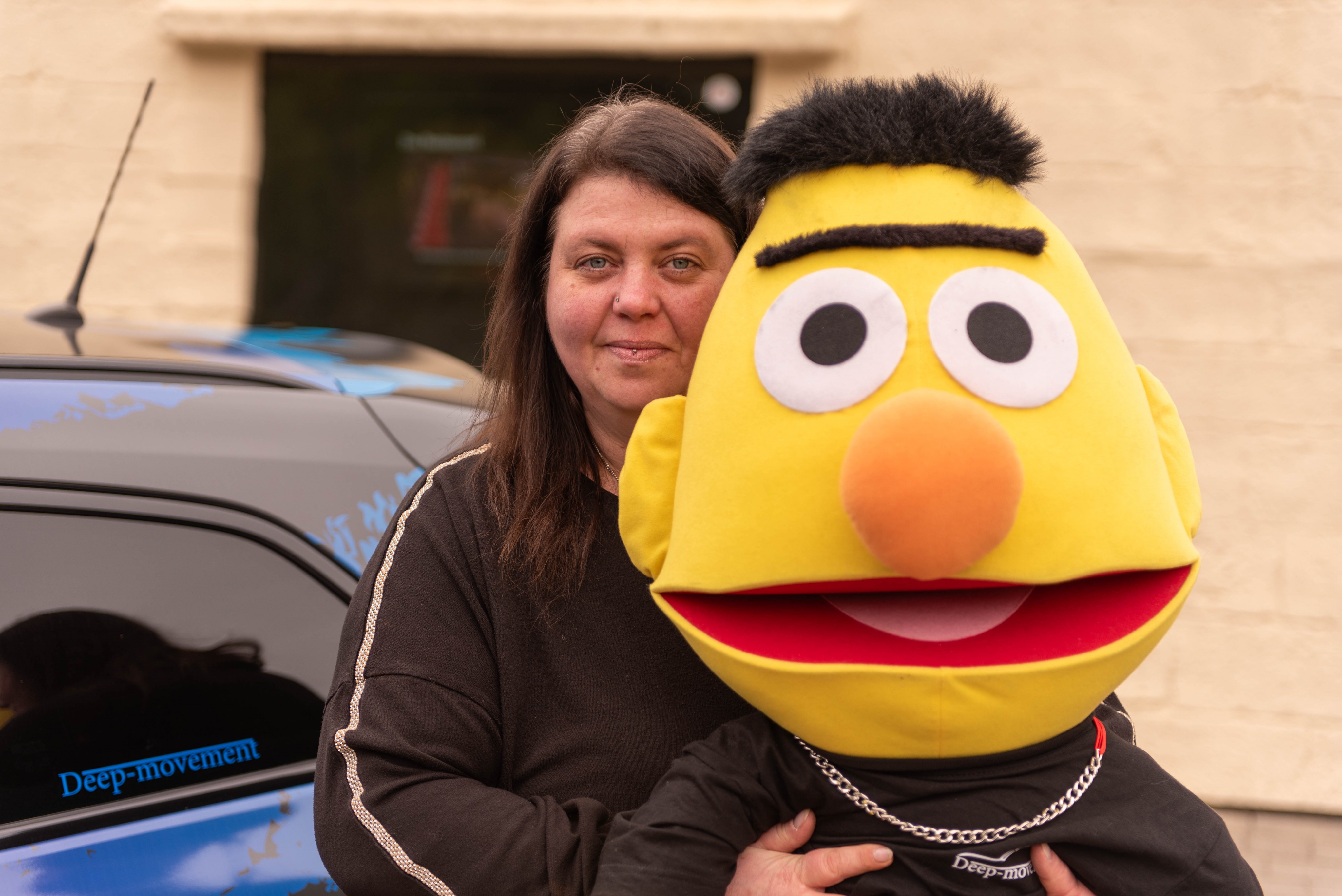 Daniela Giesler ist Fan der Sesamstraße. Das ist auch an ihrem Auto zu erkennen. von Nils Dinkel